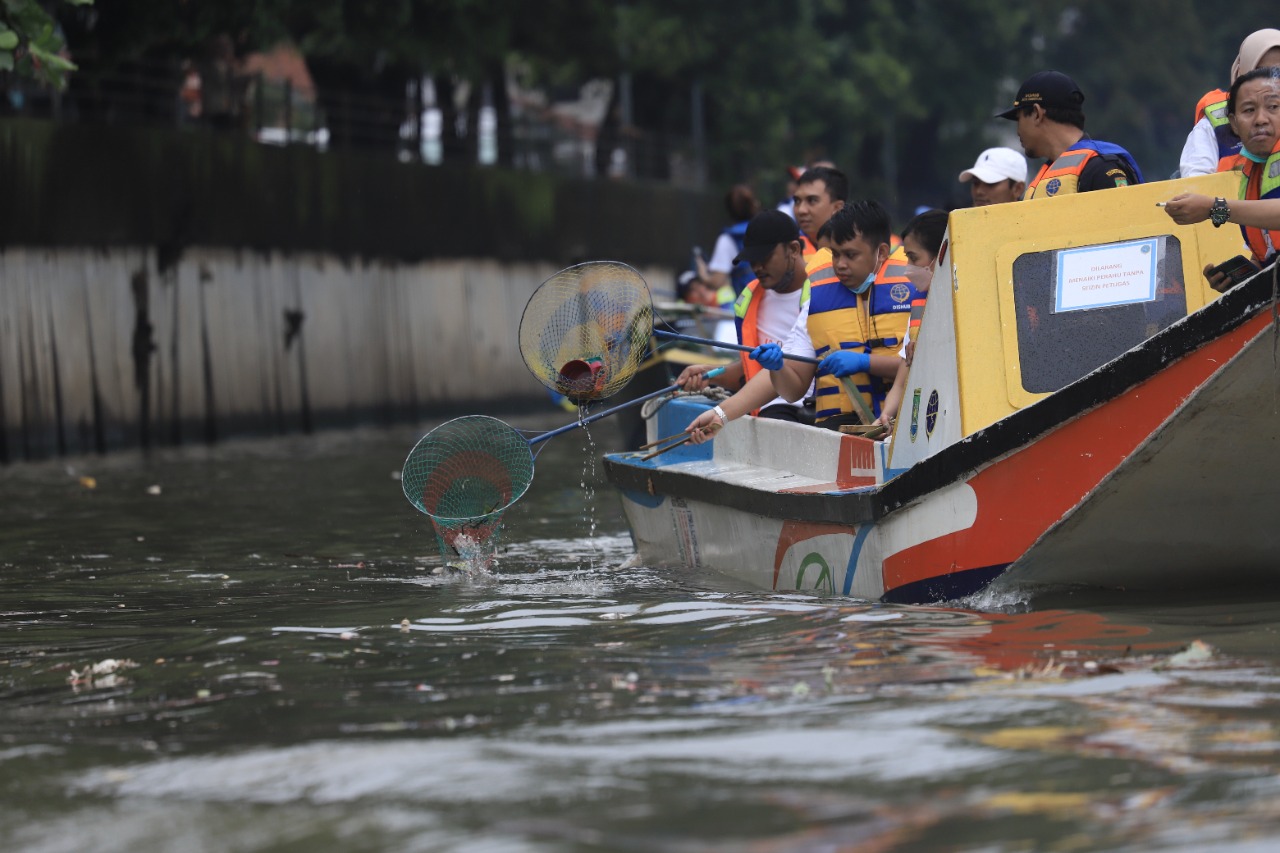 IMG-jaga-kebersihan-kota-tangerang-banksasuci-gelar-plogging-bersama