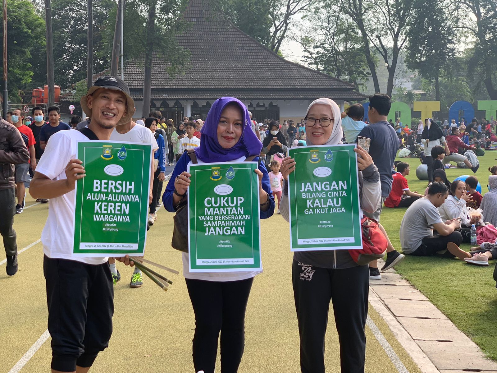 IMG-penggiat-hingga-aktivis-lingkungan-lakukan-aksi-bersih-bersih-alun-alun-tangerang