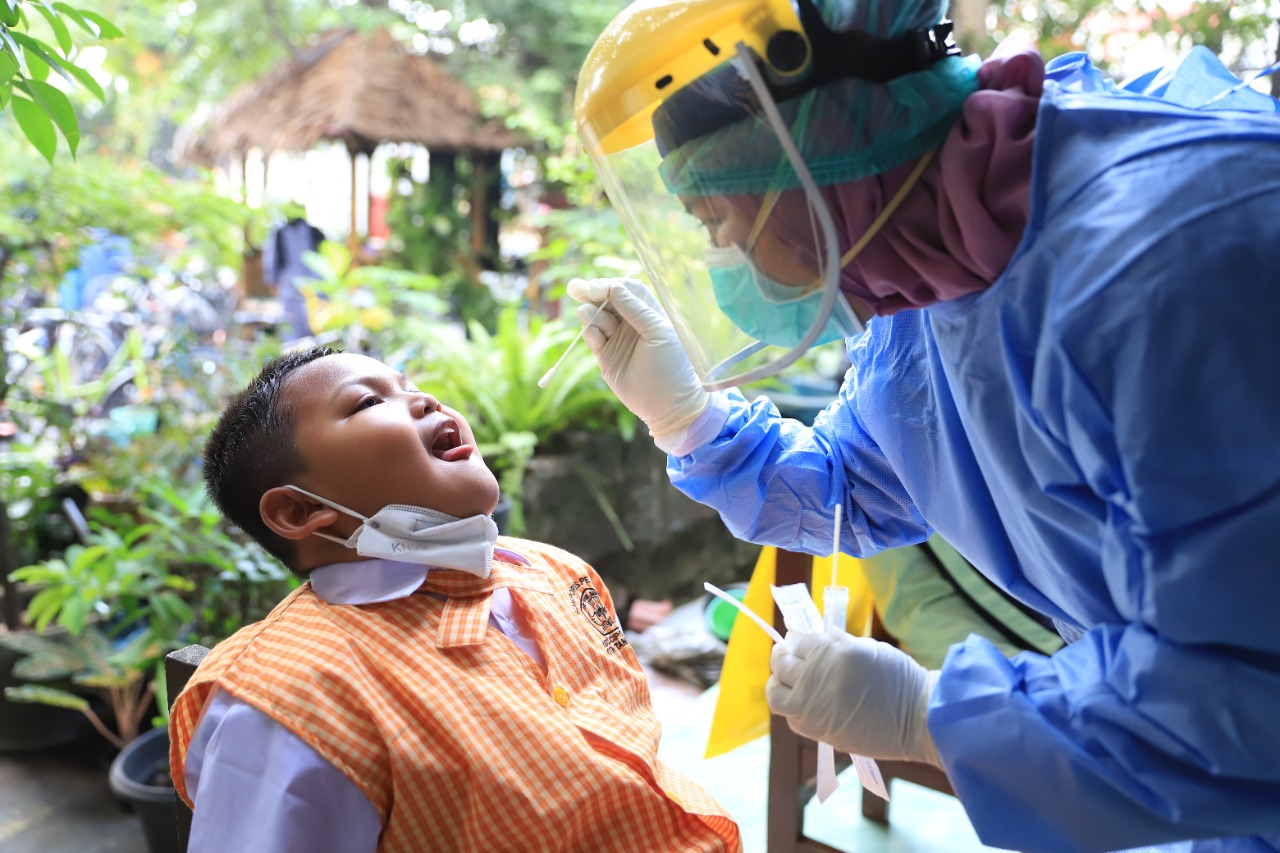 IMG-dinkes-kota-tangerang-gelar-swab-acak-di-50-sekolah