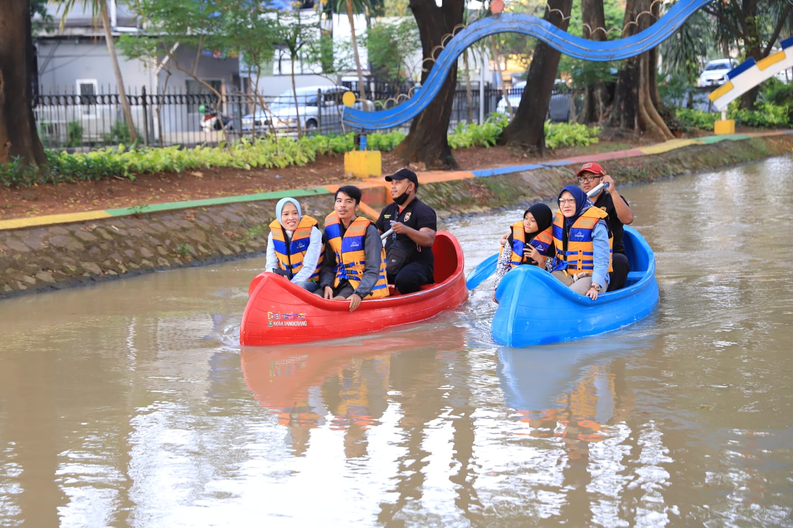 IMG-begini-cara-naik-wisata-air-kano-yang-viral