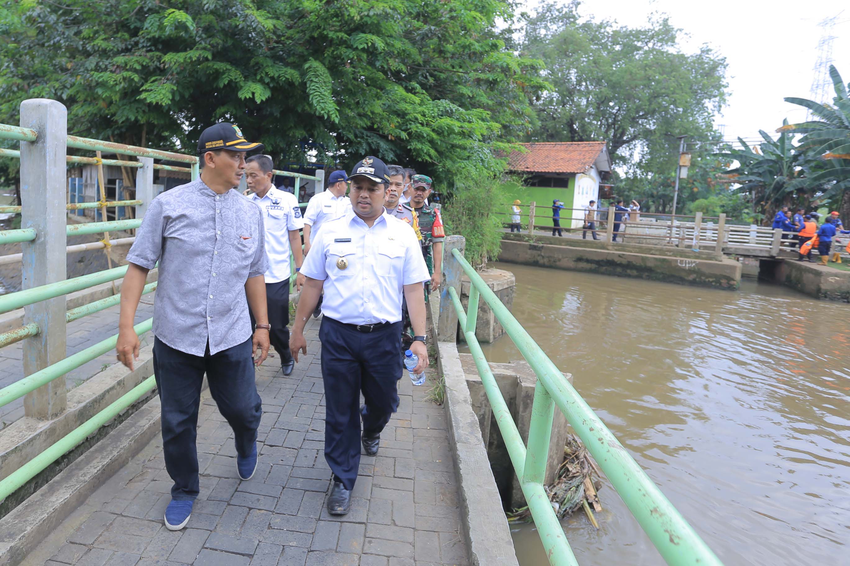 IMG-sisir-kali-angke-wali-kota-minta-masyarakat-tidak-buang-sampah-sembarangan
