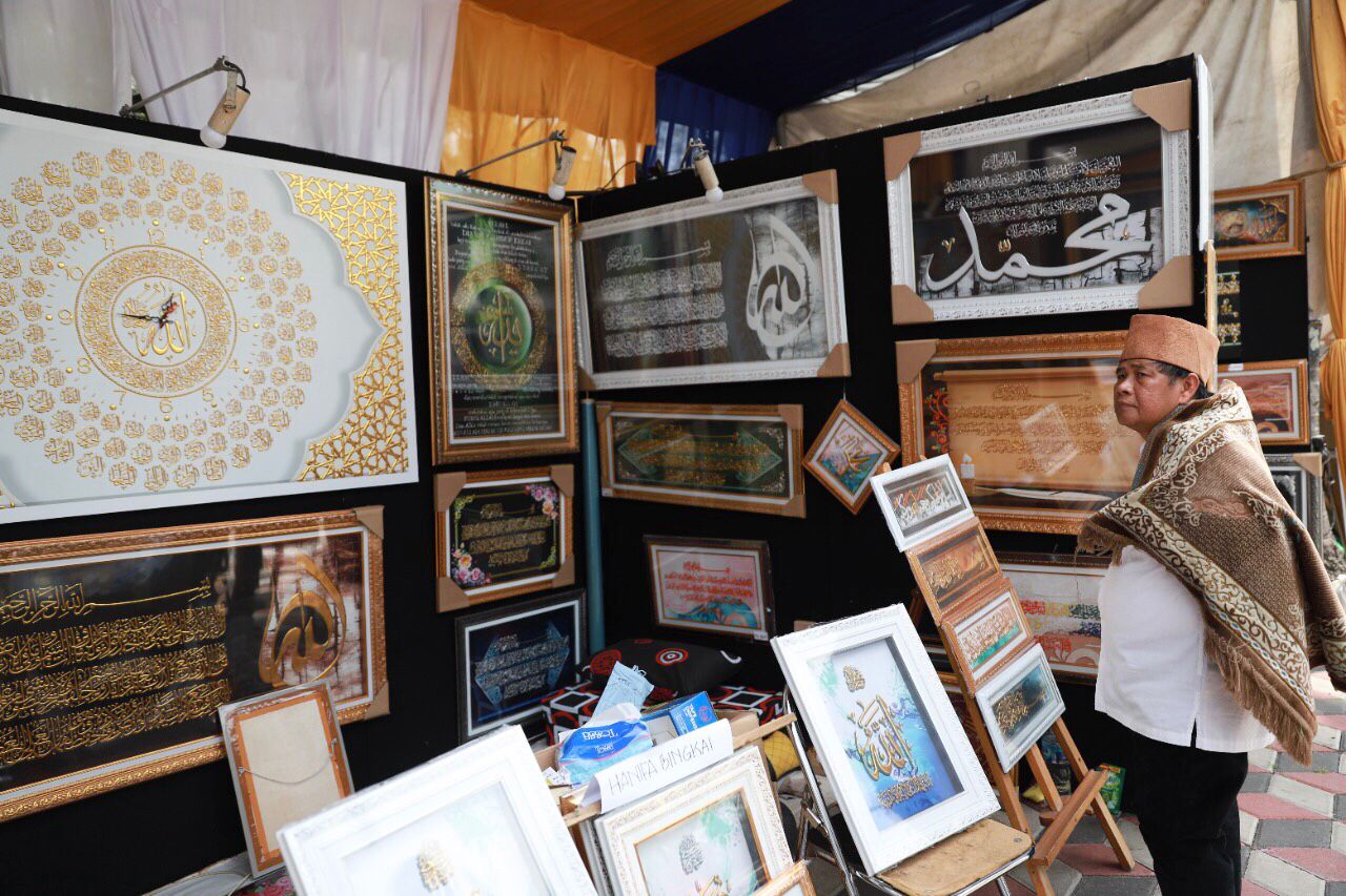 IMG-pameran-kaligrafi-nasional-di-festival-al-azhom-jadi-syiar-islam-lewat-seni