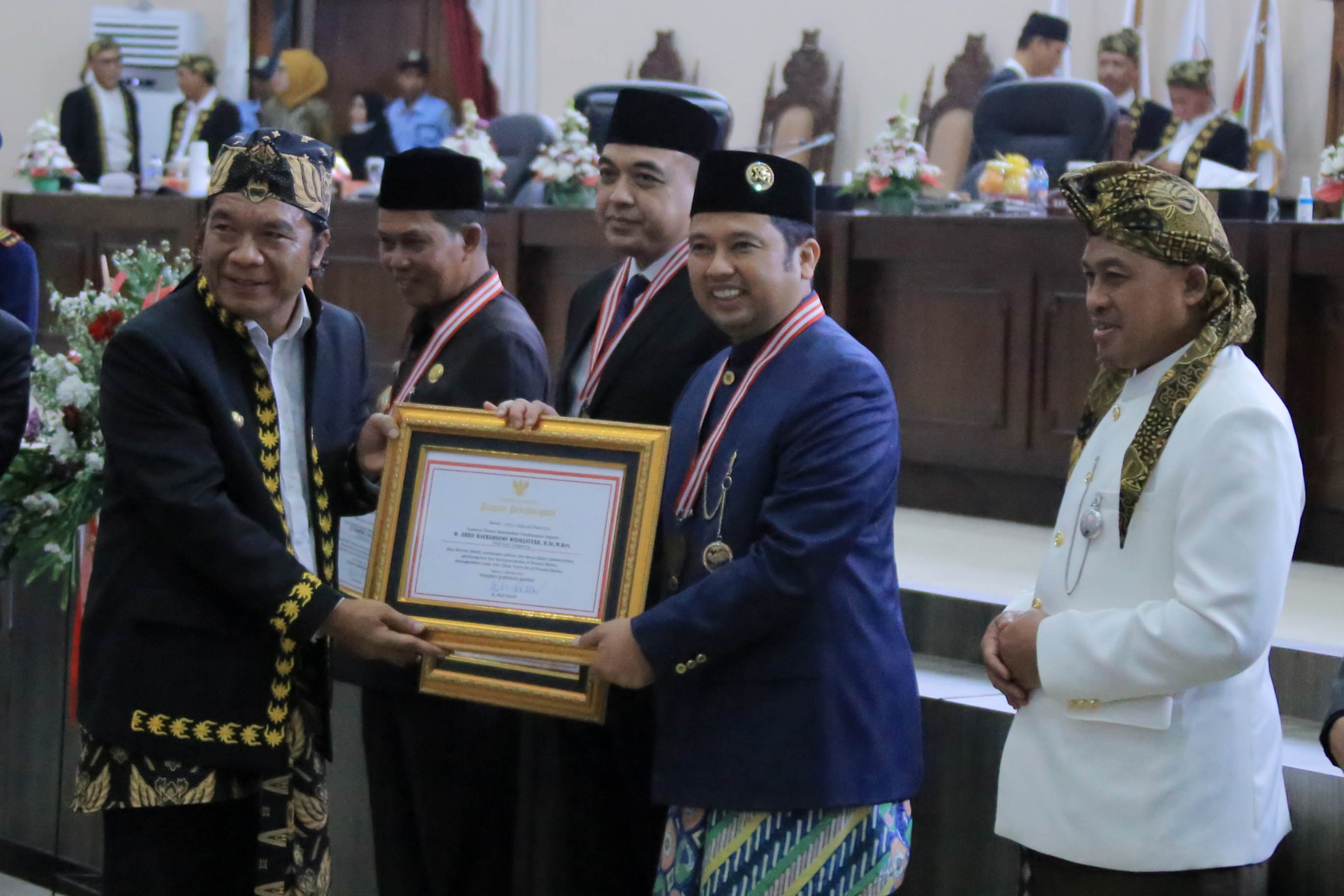 IMG-hut-banten-ke-22-arief-terima-piagam-penghargaan-dari-pj-gubernur
