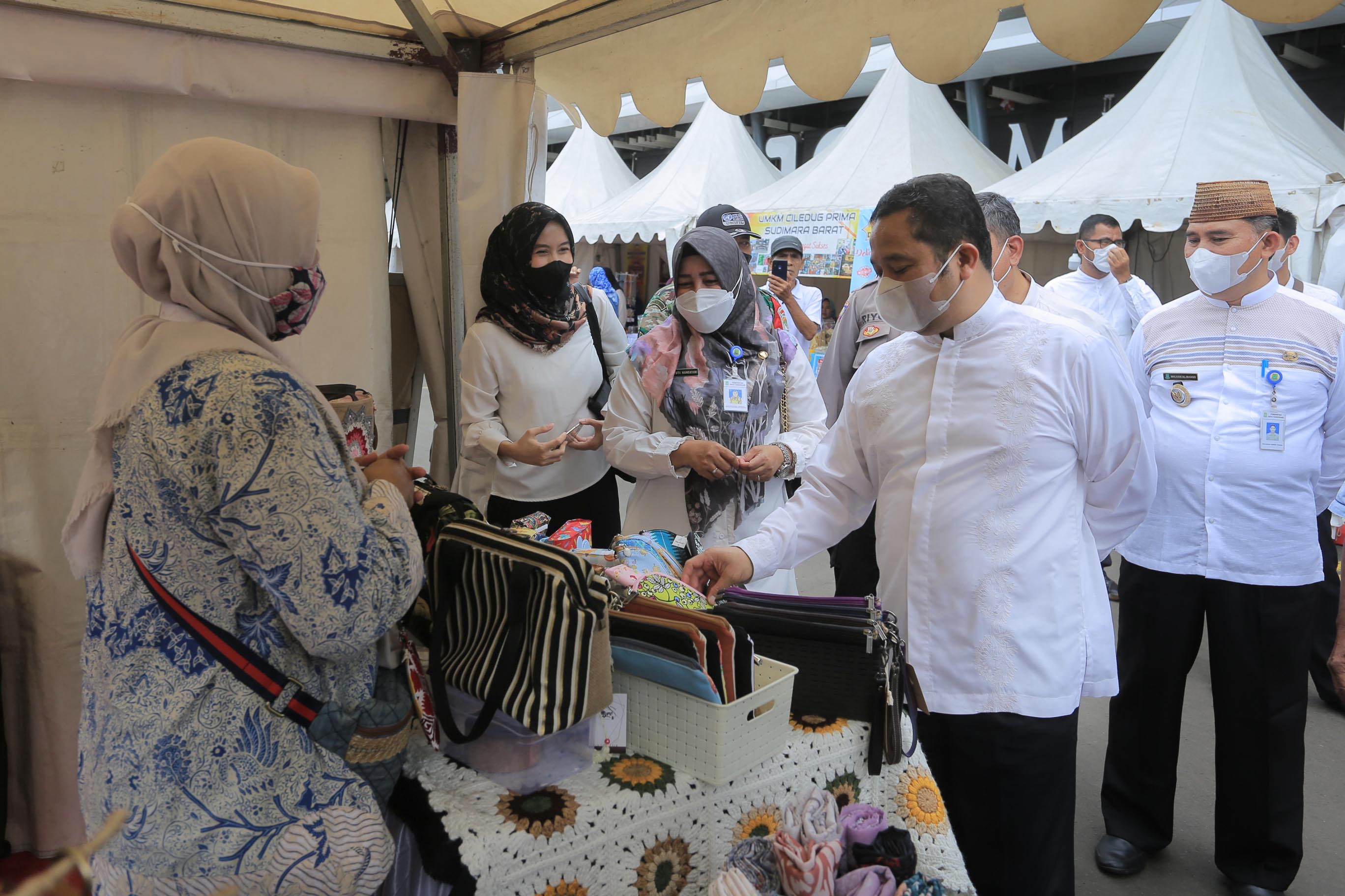 IMG-one-stop-service-arief-tinjau-bazar-umkm-di-ciledug-plaza
