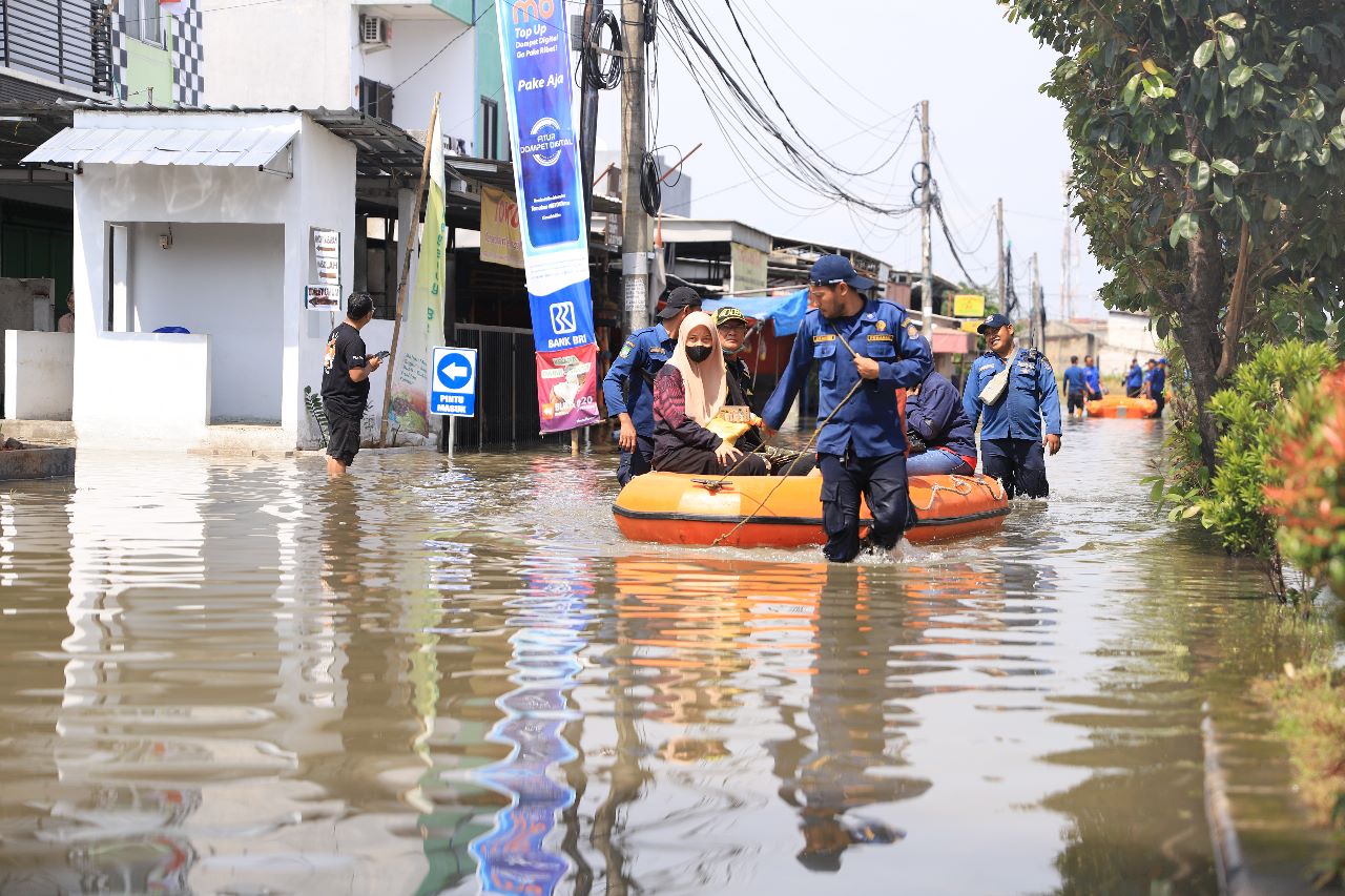 IMG-banjir-kota-tangerang-mulai-berangsur-surut