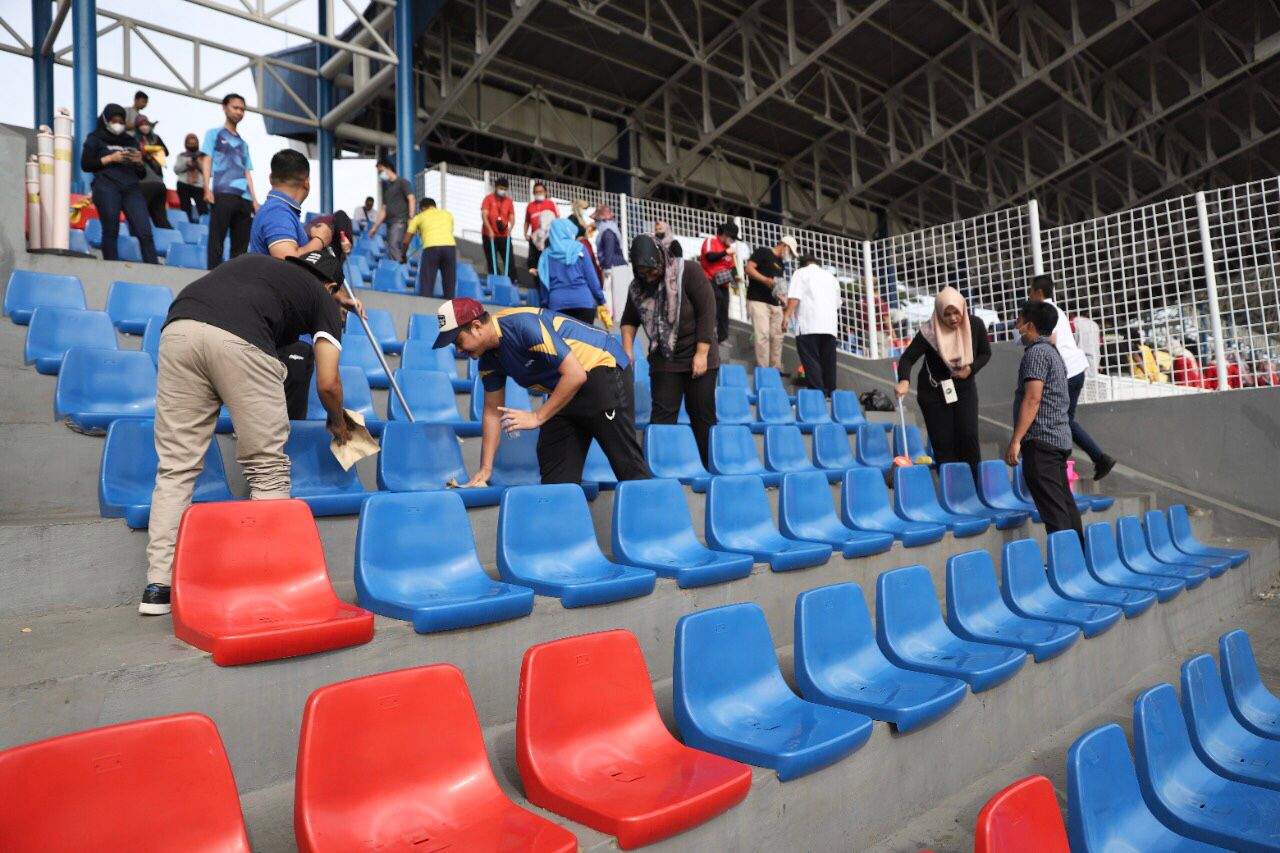 IMG-jelang-pembukaan-porprov-vi-banten-opd-pemkot-tangerang-kompak-bersihkan-stadion-benteng-reborn