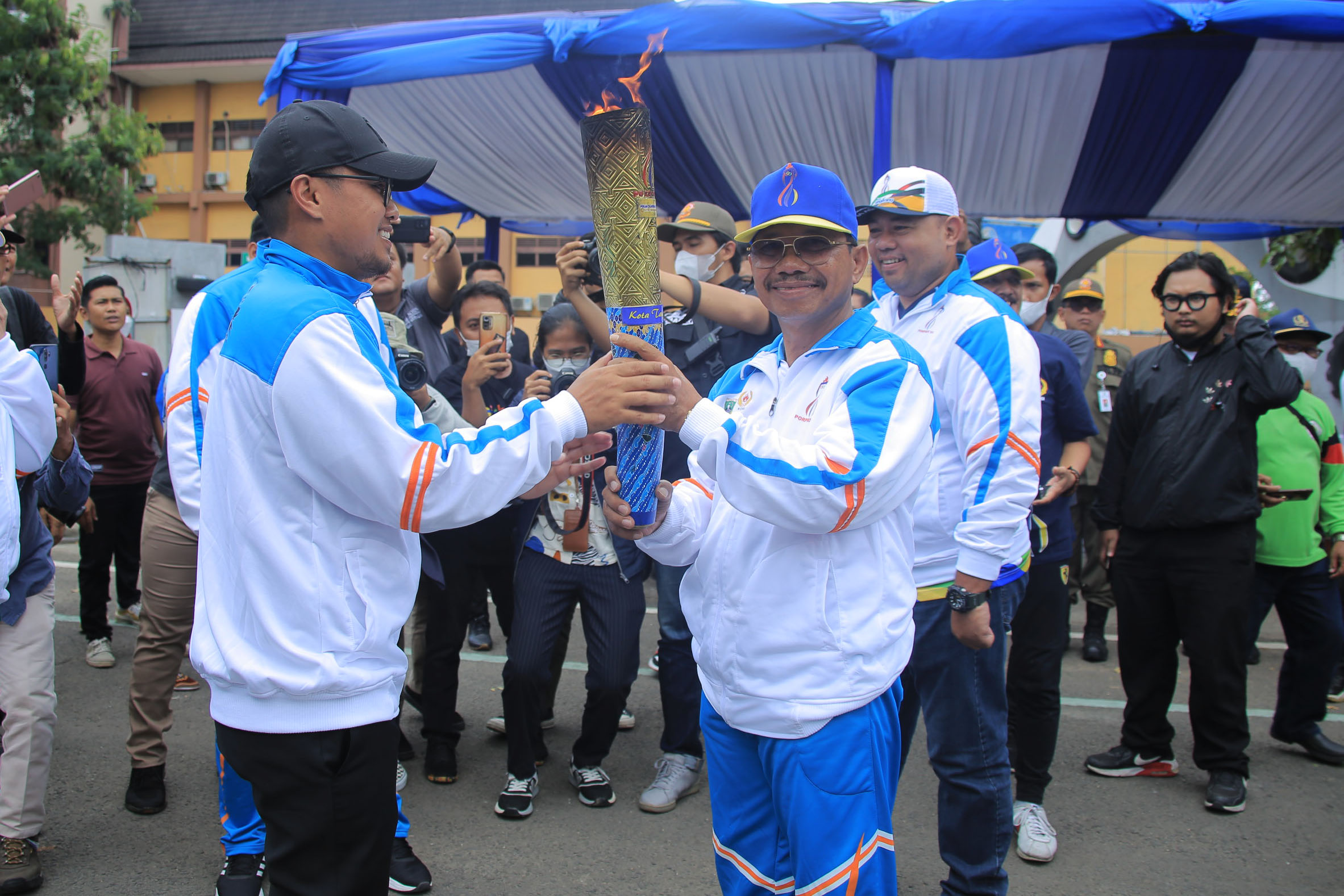 IMG-siap-membakar-semangat-kirab-api-porprov-vi-banten-tiba-kembali-ke-tuan-rumah