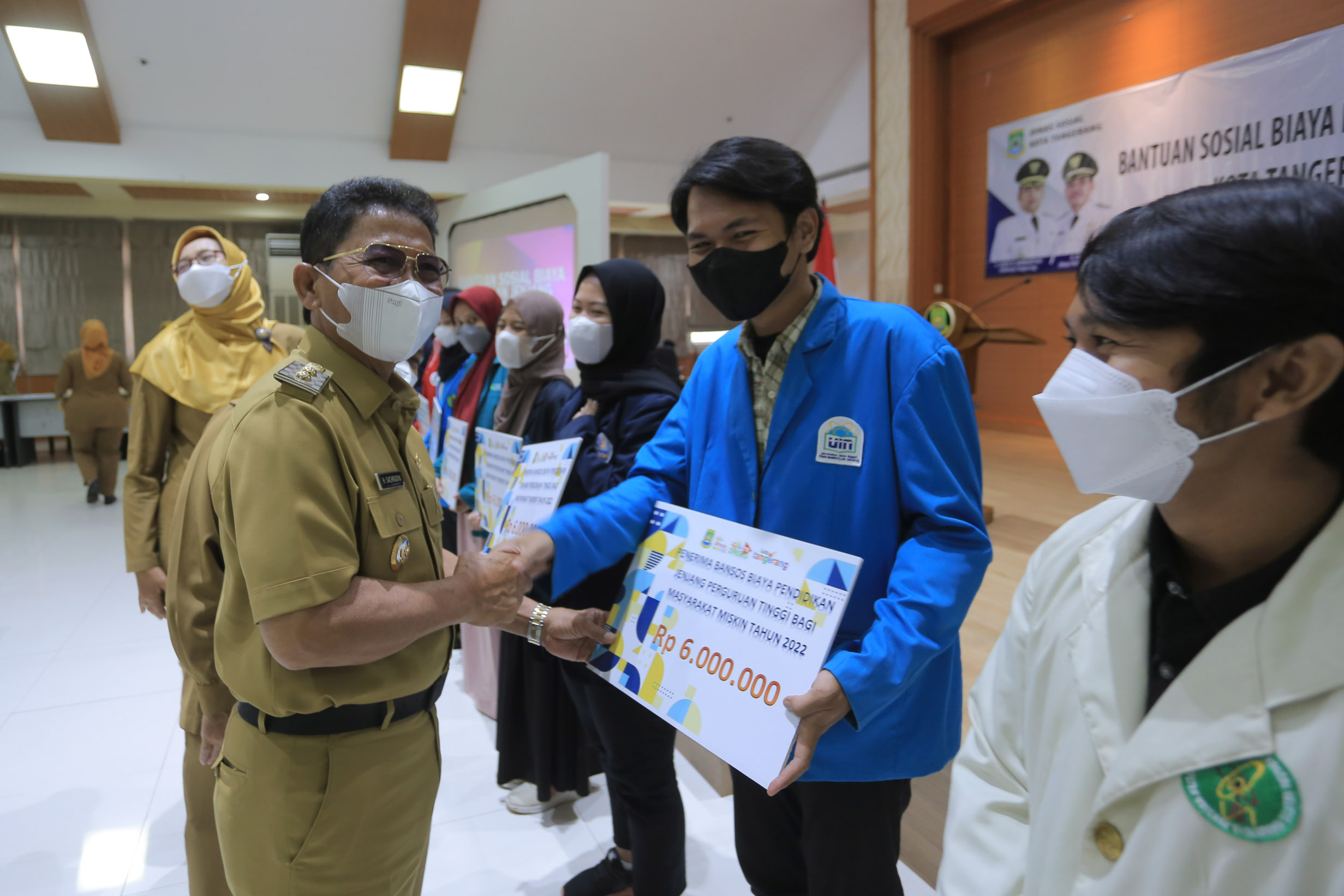 IMG-pemkot-tangerang-beri-beasiswa-untuk-para-mahasiswa