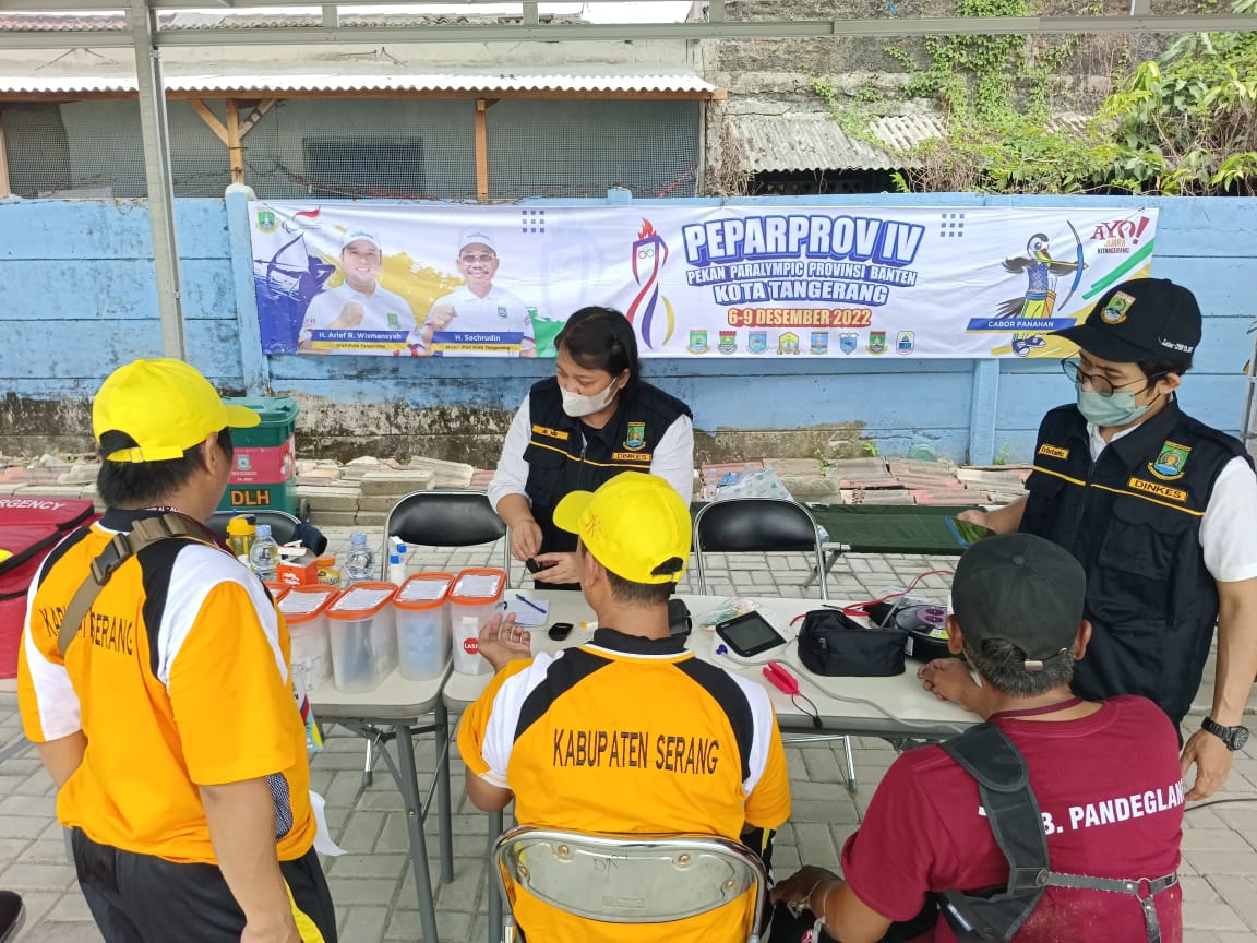 IMG-tim-kesehatan-layani-atlet-dan-official-di-peparprov-iv-banten