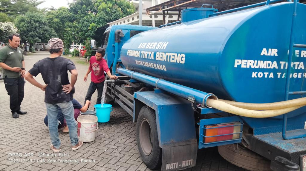 IMG-bantuan-disalurkan-perbaikan-pipa-air-di-rel-tanah-tinggi-tengah-diupayakan