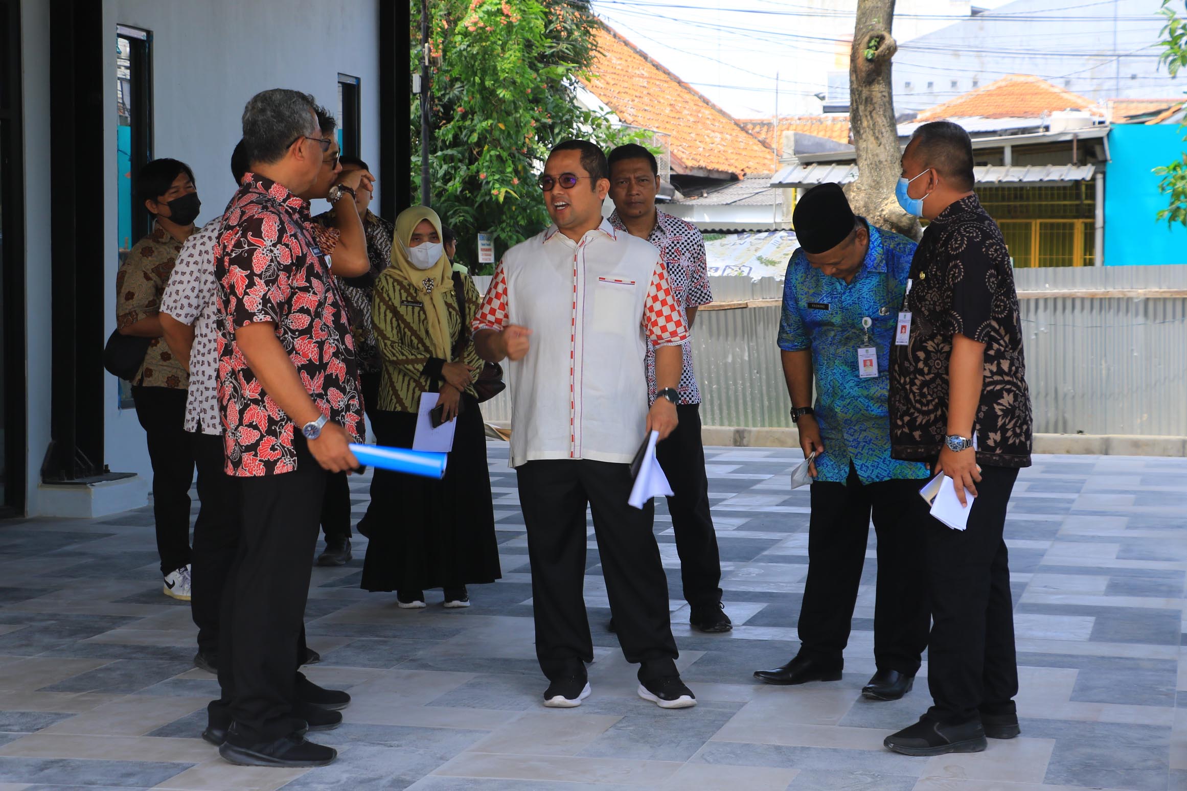 Wali Kota Tangerang Arief R. Wismansyah, saat meninjau pembangunan Gedung Pemuda Kota Tangerang
