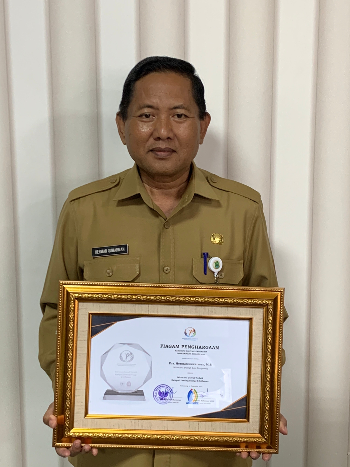 IMG-sekda-kota-tangerang-dinobatkan-sekda-terbaik-kategori-leading-change-and-influence