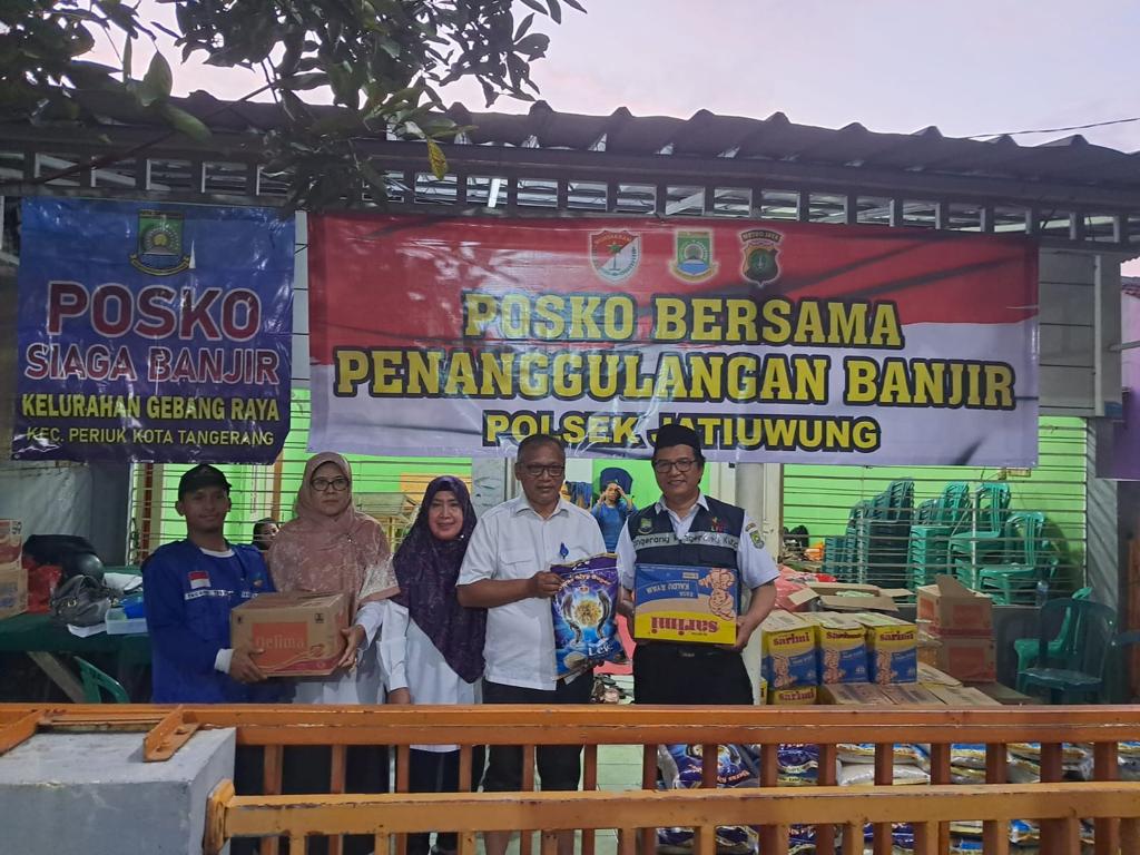 IMG-periuk-tergenang-banjir-dinas-sosial-kota-tangerang-sigap-turunkan-bantuan