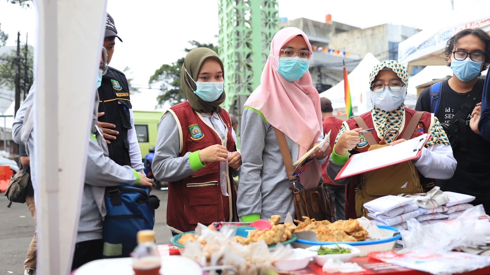 IMG-pastikan-aman-dikonsumsi-dinkes-kota-tangerang-sidak-penjual-takjil-pasar-lama