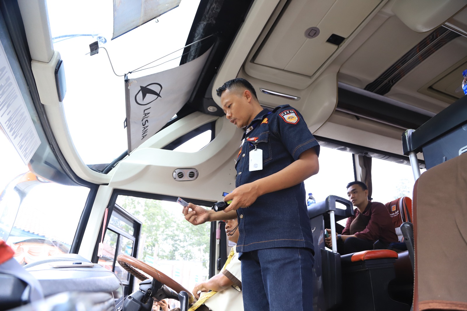 IMG-seminggu-jelang-lebaran-150-bus-akap-telah-di-ramp-check-dishub-kota-tangerang