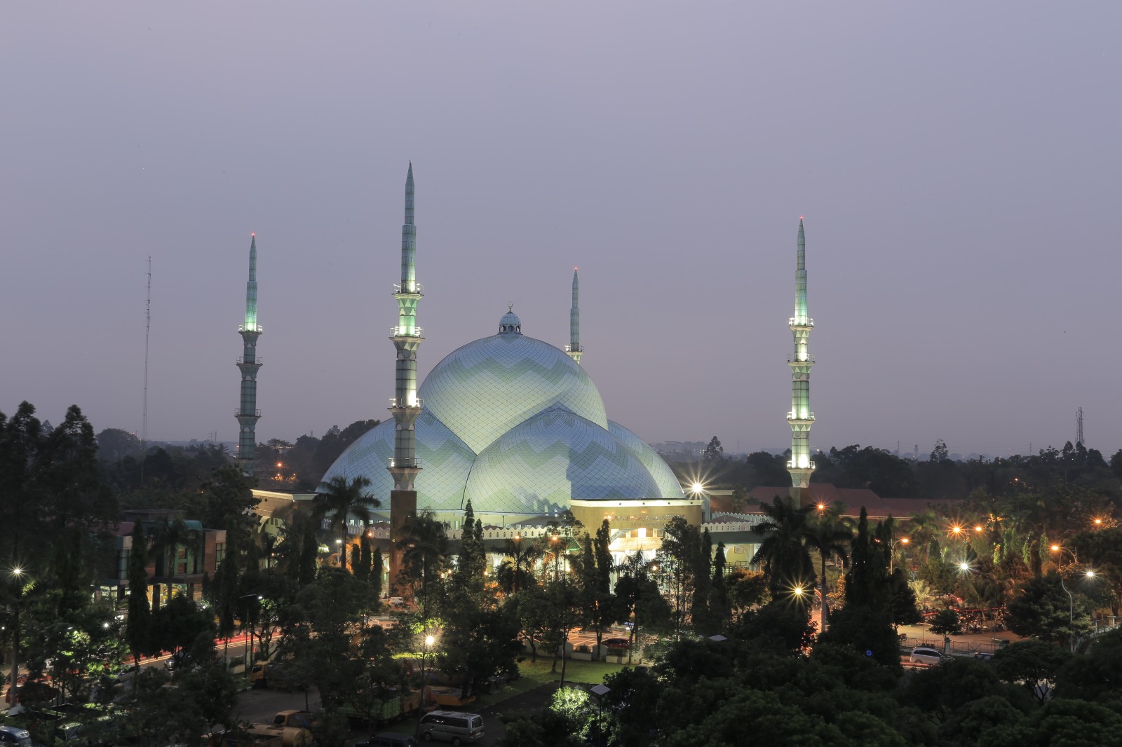 IMG-masjid-raya-al-azhom-siapkan-kapasitas-10-ribu-jemaah-salat-iduladha
