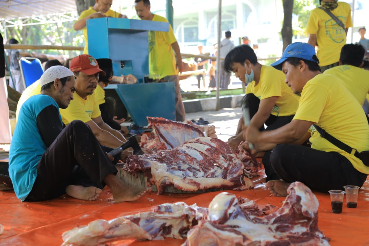 IMG-masjid-raya-al-azhom-akan-bagikan-2-000-kupon-daging-kurban