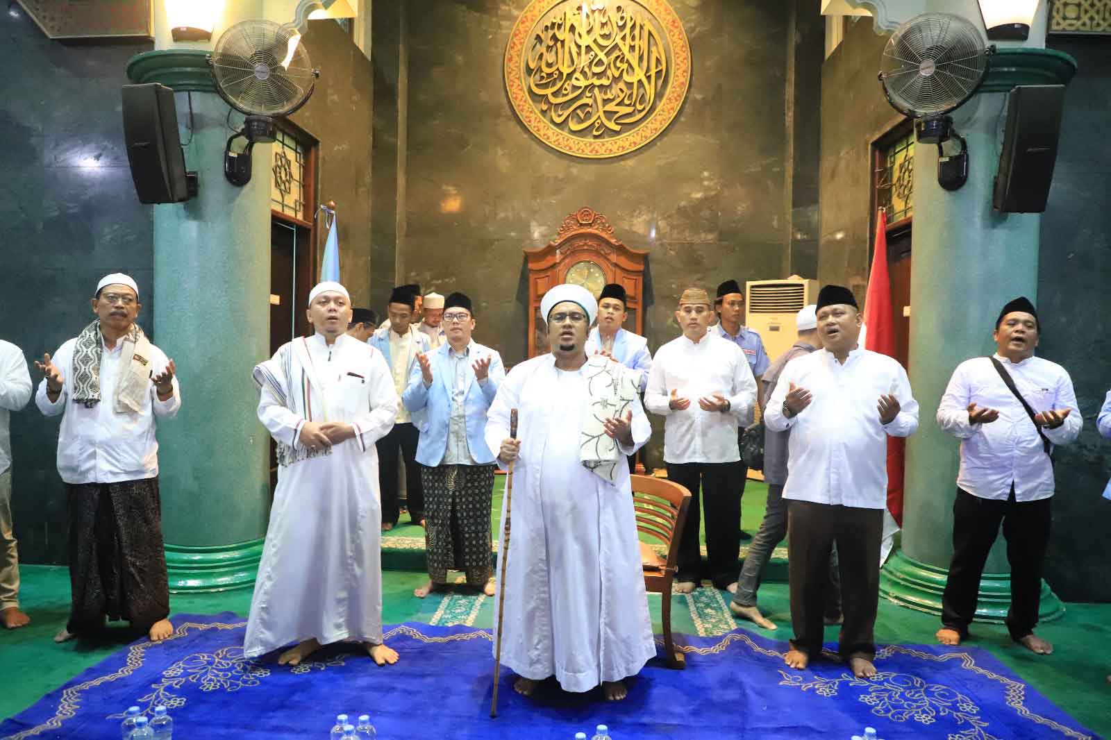 IMG-ribuan-warga-kota-tangerang-bersalawat-ramaikan-tablig-akbar-festival-al-a-zhom-2023