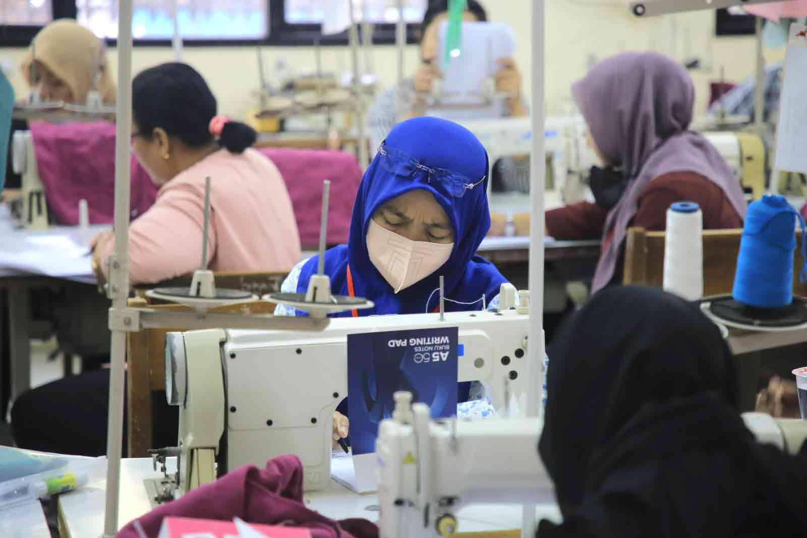 IMG-kembangkan-potensi-produk-industri-disperindagkop-ukm-kota-tangerang-gelar-pelatihan-tata-boga-dan-busana
