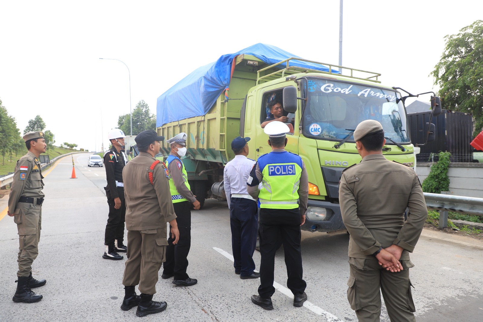 IMG-jelang-ktt-asean-pemkot-tangerang-pastikan-mobilitas-truk-bermuatan-besar-tak-ganggu-lalu-lintas