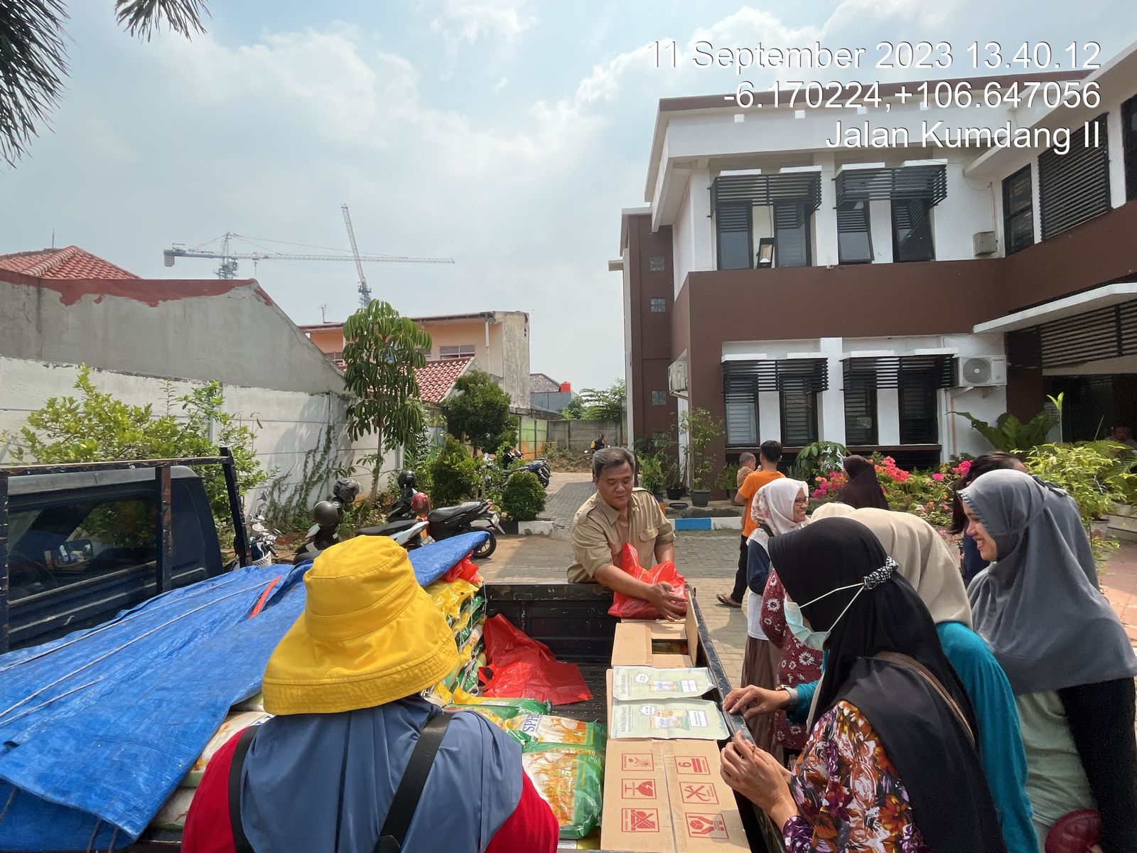 IMG-stabilisasi-harga-pemkot-tangerang-dan-bulog-gelar-gerakan-pangan-murah-khusus-beras-di-13-kecamatan