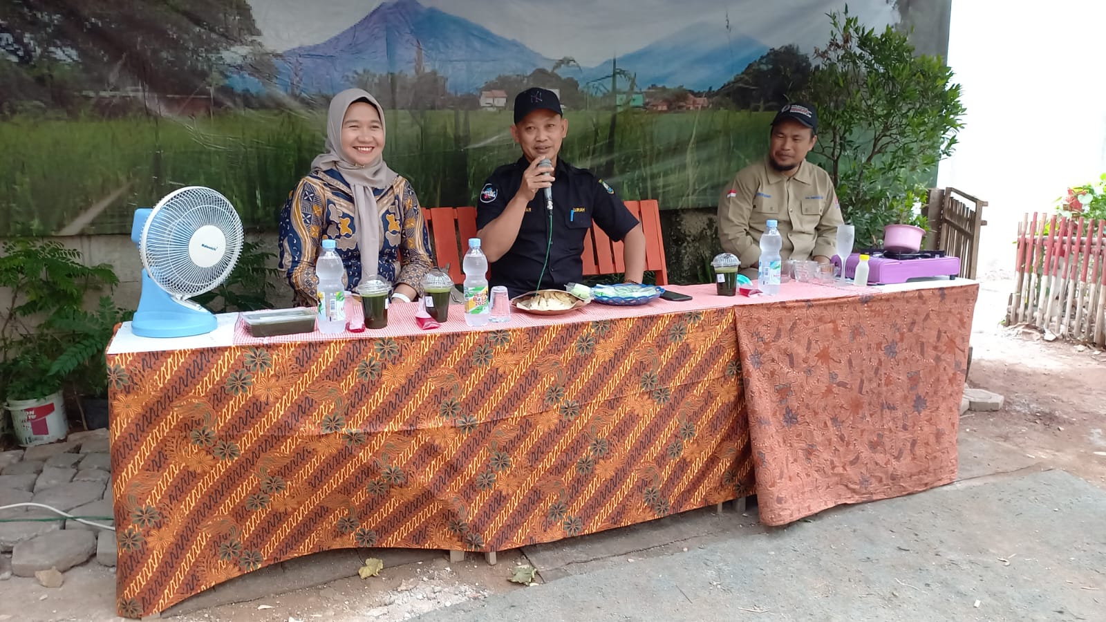 IMG-warga-kampung-kancil-kota-tangerang-ikuti-pelatihan-mengolah-limbah-minyak-jelantah-jadi-produk-nilai-jual