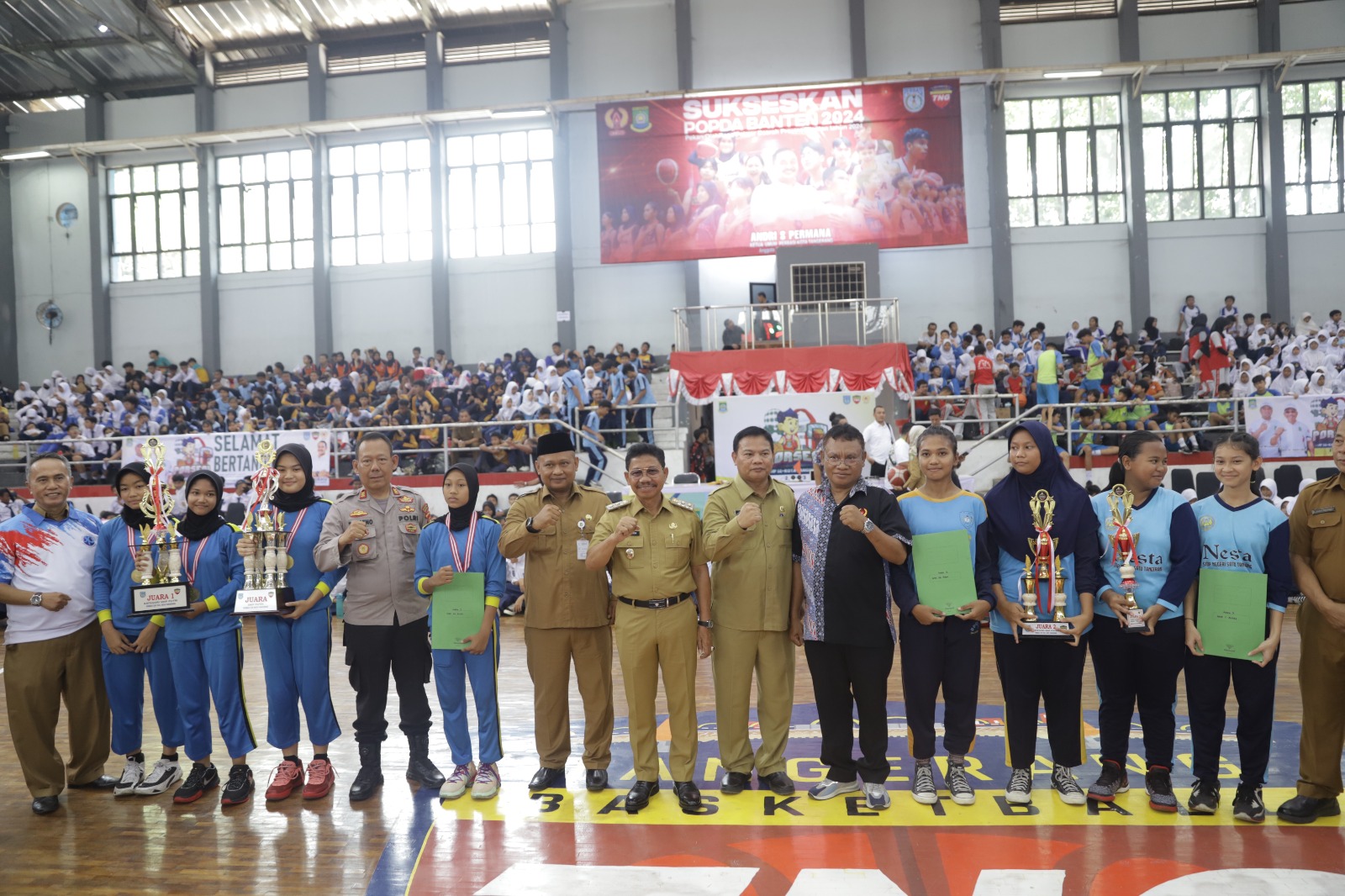 IMG-ratusan-pelajar-ramaikan-pembukaan-porseni-tingkat-smp-kota-tangerang-2023