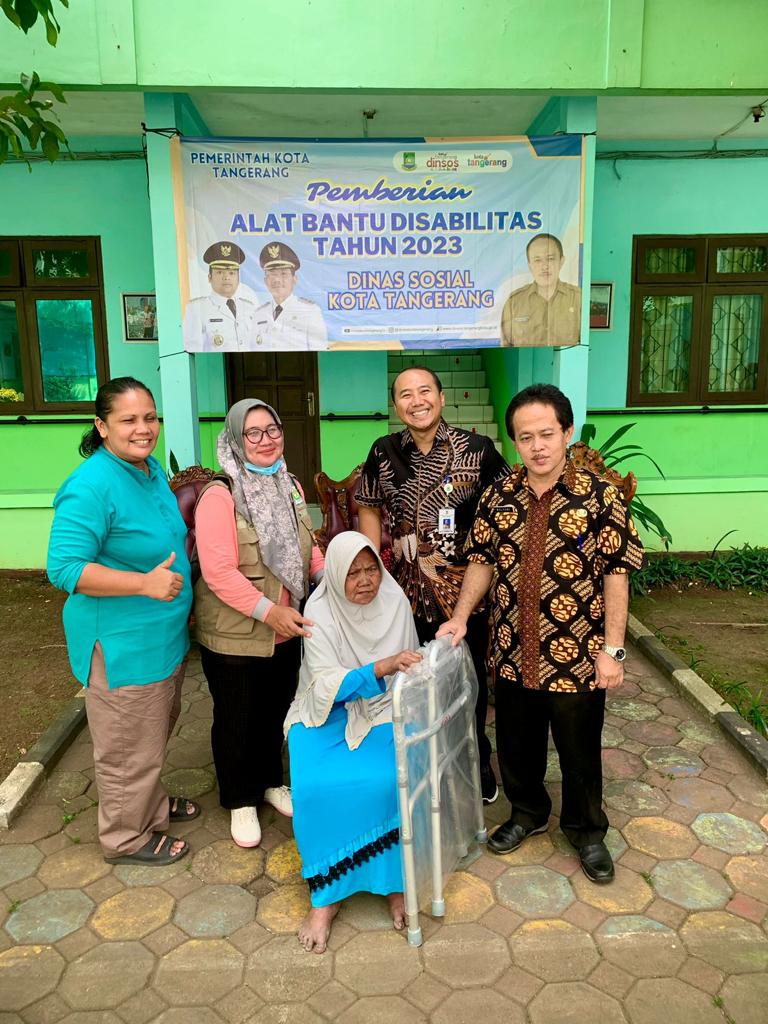 IMG-tingkatkan-kualitas-hidup-dinsos-kota-tangerang-salurkan-277-alat-bantu-disabilitas