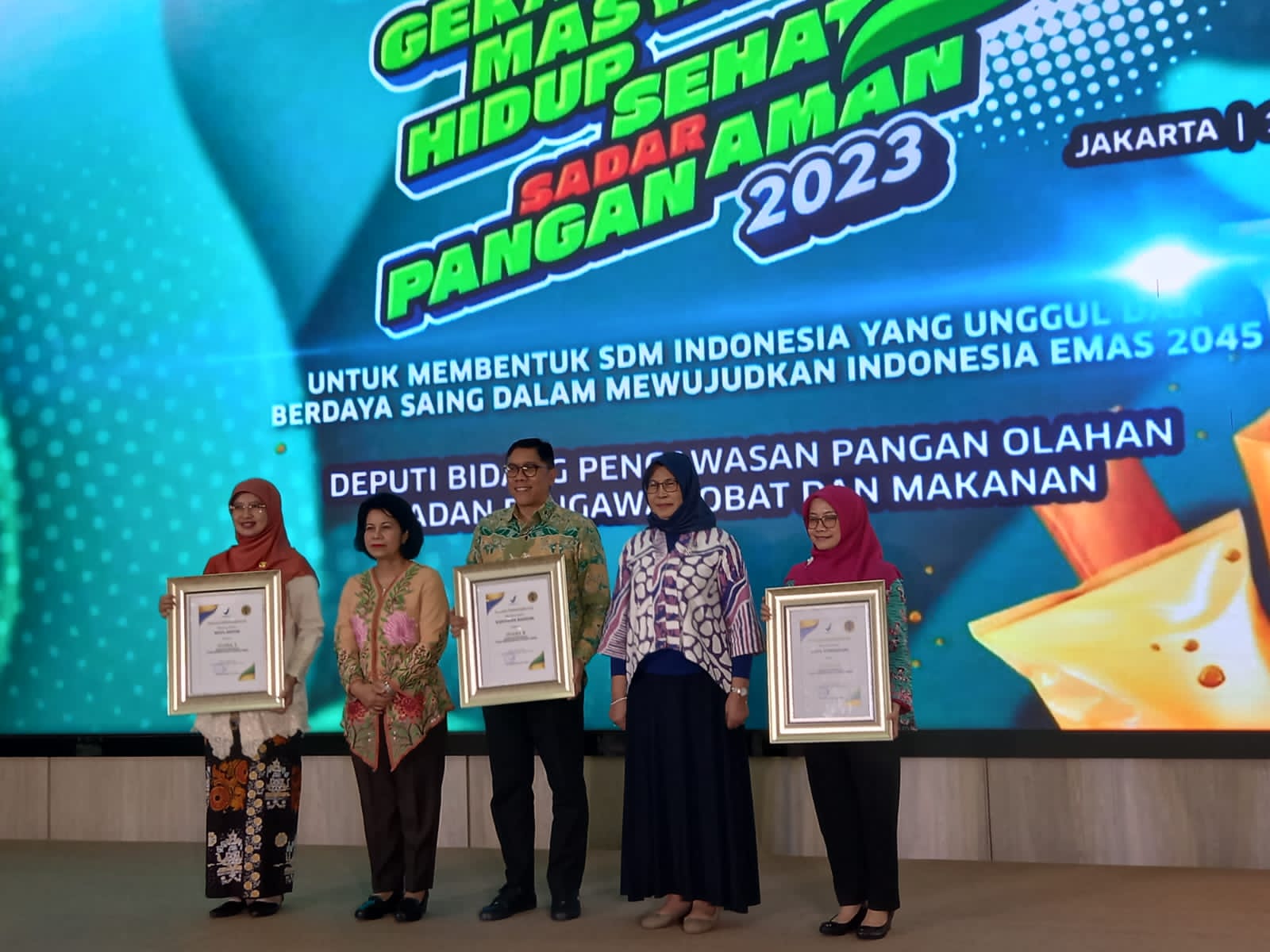 IMG-bangga-pemkot-tangerang-raih-penghargaan-kota-pangan-aman-terbaik-ke-3-dari-bpom-ri