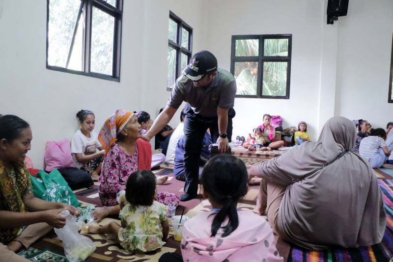 IMG-warga-terdampak-kebakaran-tpa-rawa-kucing-mengungsi-warga-terimakasih-kebutuhan-kami-sangat-tercukupi