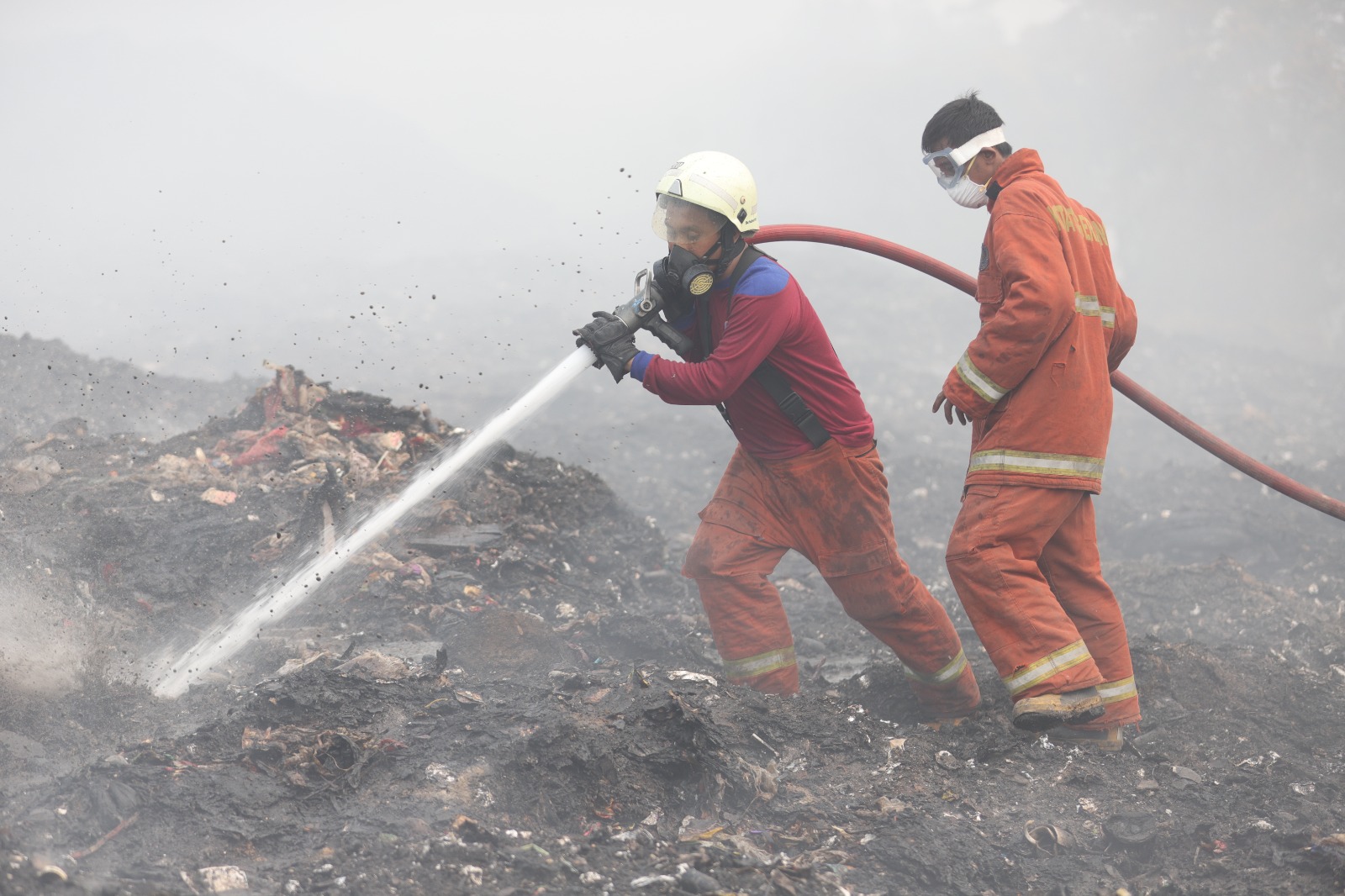 IMG-update-hari-keenam-operasi-pemadaman-tpa-rawa-kucing-bpbd-kota-tangerang-akan-kerahkan-pipa-injeksi-di-40-titik