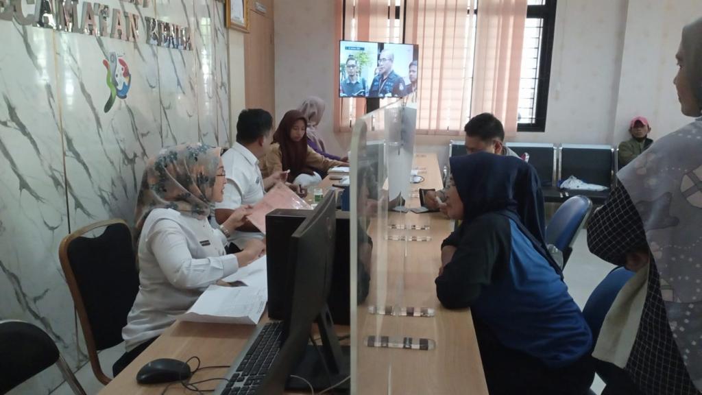 IMG-indeks-kepuasan-masyarakat-pada-pelayanan-kecamatan-benda-kota-tangerang-berpredikat-sangat-baik