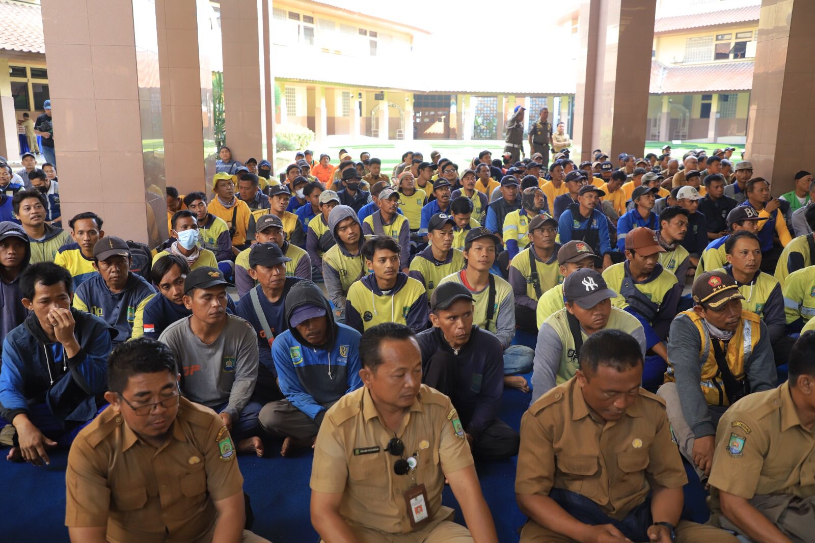 IMG-terima-kasih-kepada-seluruh-pahlawan-penanganan-kebakaran-tpa-rawa-kucing-petugas-ini-adalah-tugas-dan-pengabdian-kami