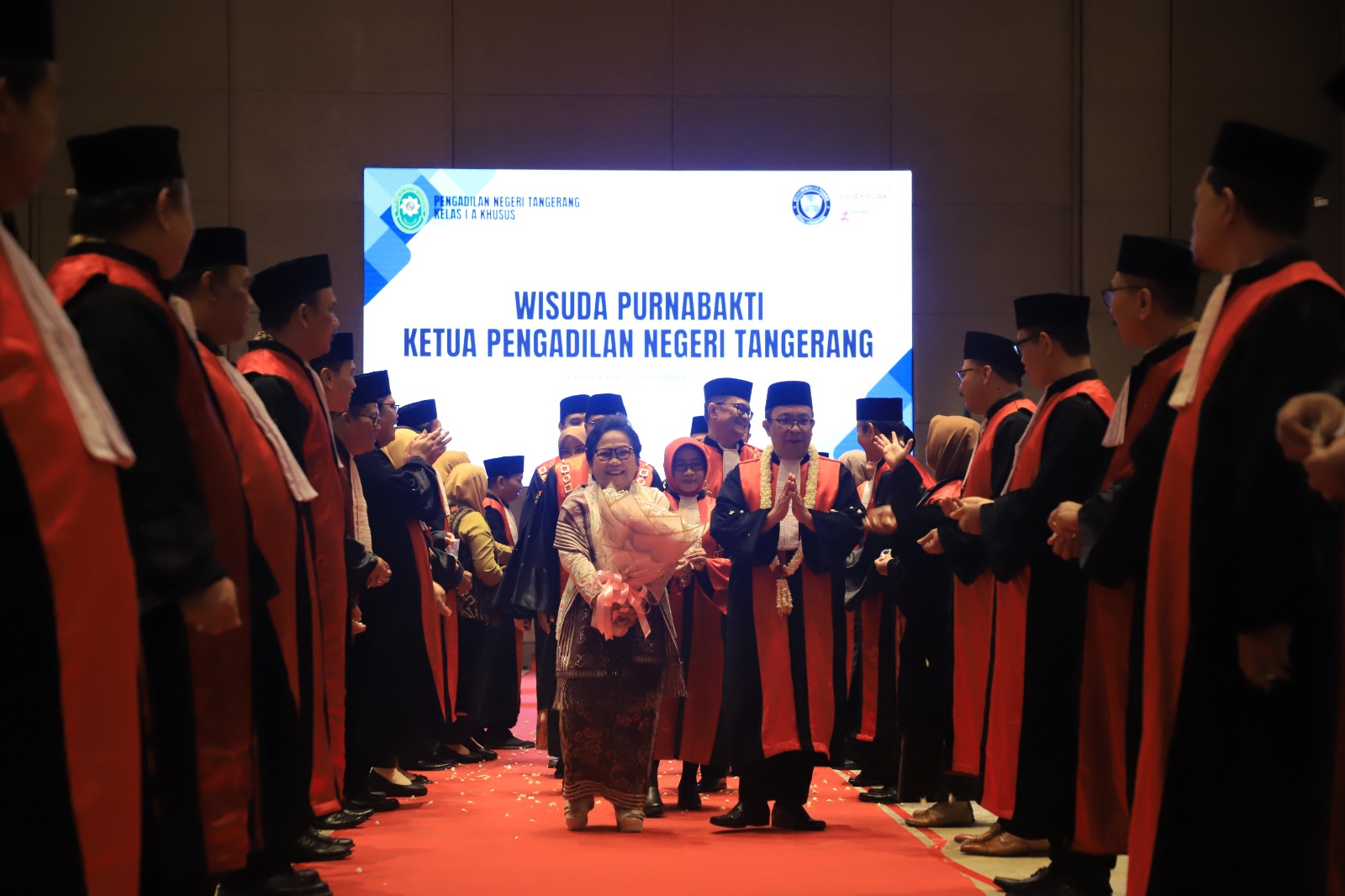 IMG-wisuda-purna-bakti-pengadilan-negeri-tangerang-barita-sinaga-terima-apresiasi-secara-luar-biasa