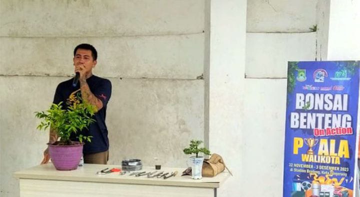 IMG-bonsai-benteng-on-action-kota-tangerang-berikan-pelatihan-perawatan-bonsai-bagi-pemula