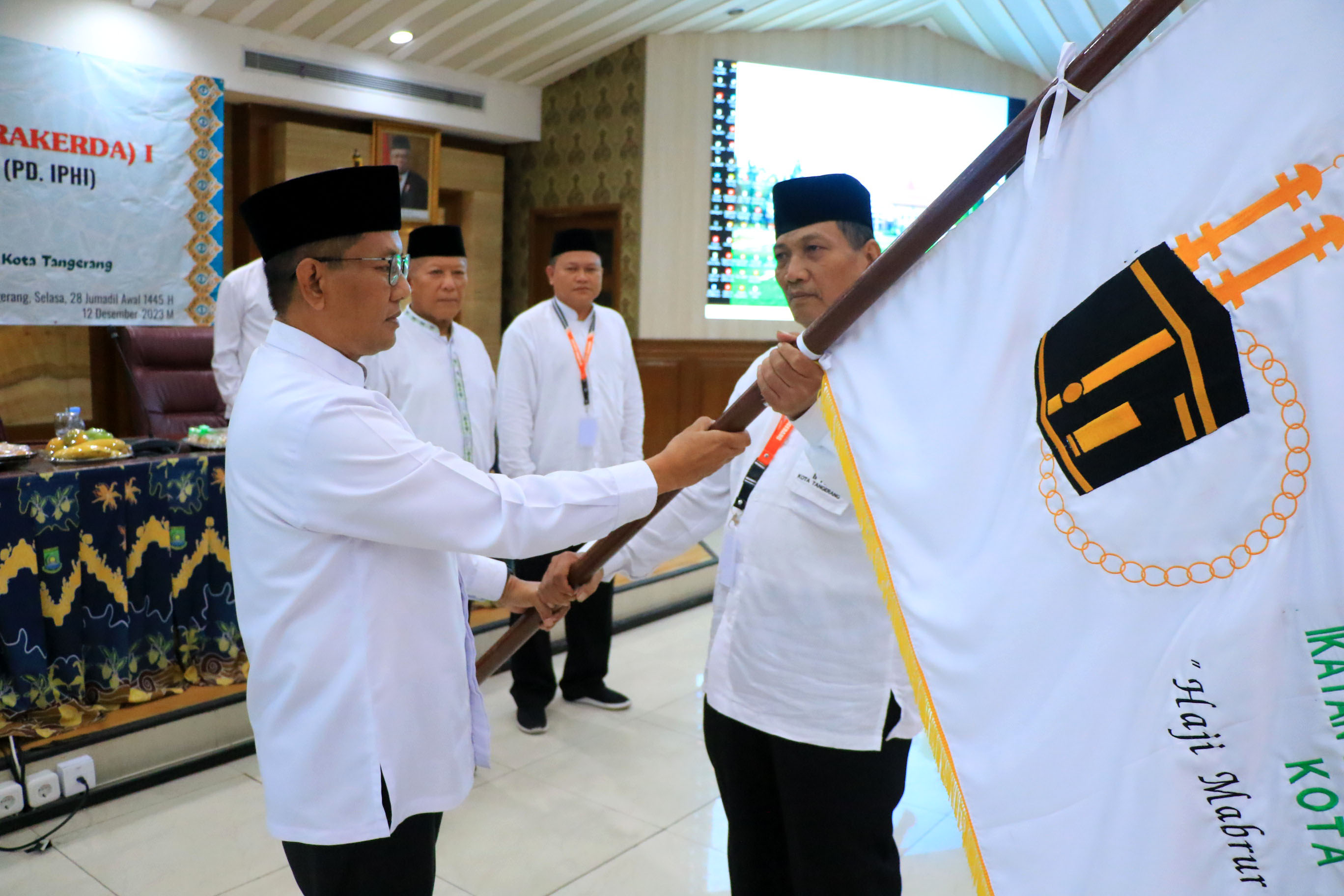 IMG-lantik-pengurus-iphi-sekda-terus-hadirkan-kemaslahatan-bagi-jemaah