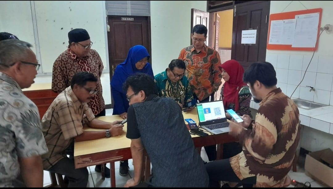 IMG-jelang-pemilu-2024-kecamatan-cibodas-lakukan-pelayanan-keliling-ktp-el-pemula-ke-sekolah