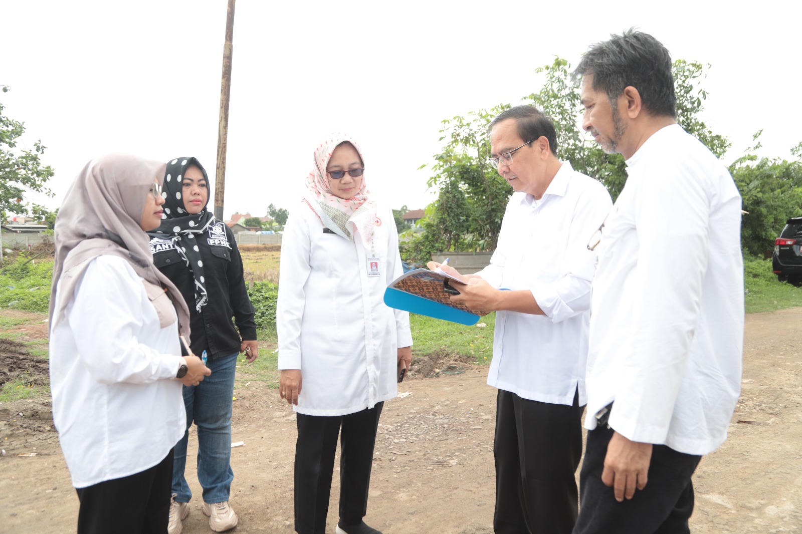 IMG-bebaskan-lahan-untuk-akses-jalan-pemkot-tangerang-optimalkan-penataan-kampung-kumuh-kedaung