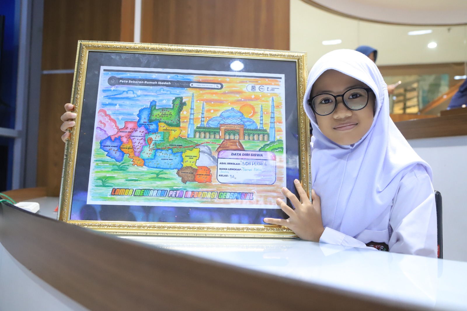 IMG-taruni-adelia-dari-sdn-periuk-6-juara-lomba-mewarnai-peta-informasi-geospasial-tingkat-kota-tangerang