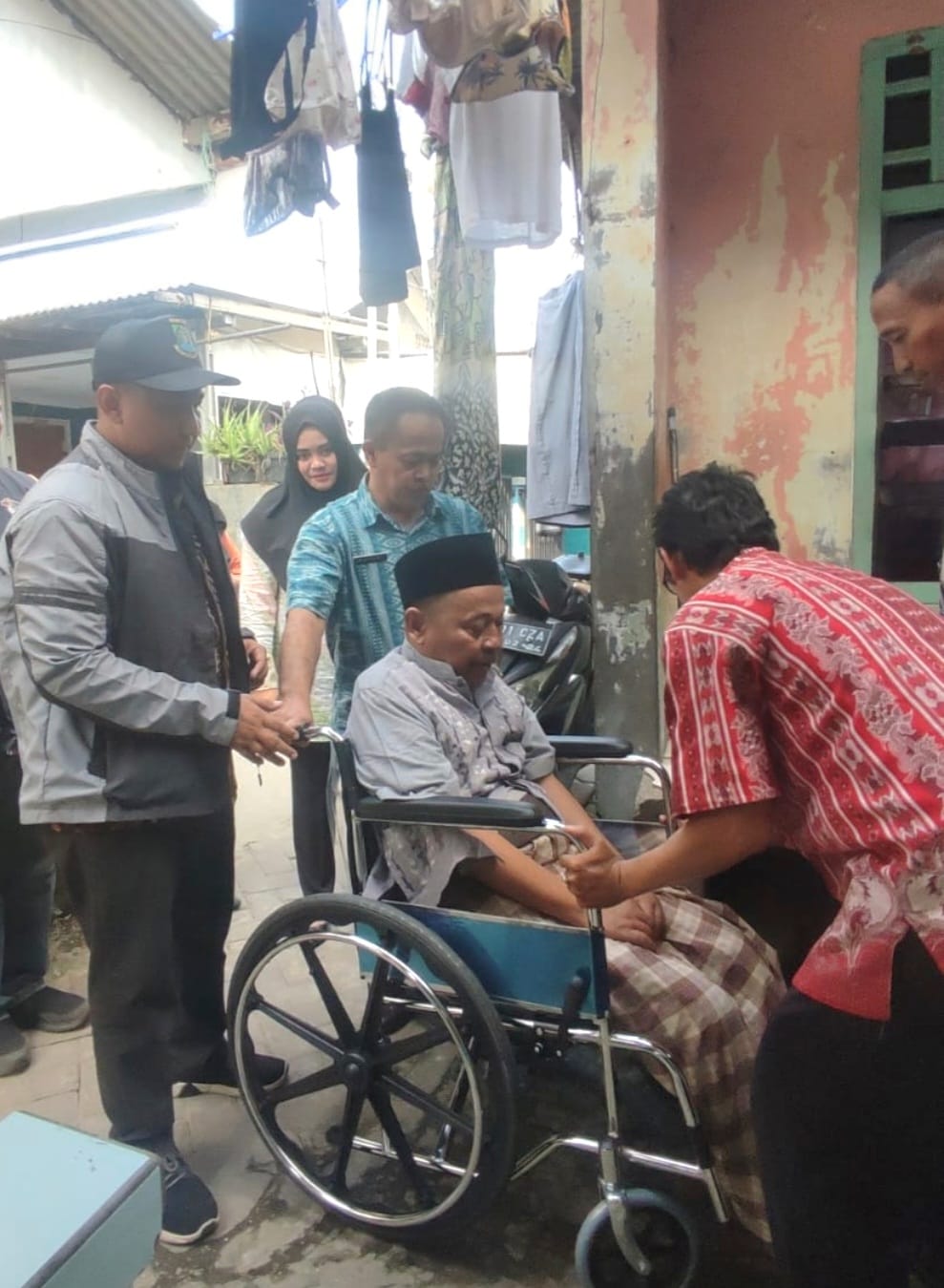 IMG-dinsos-kota-tangerang-distribusikan-bantuan-kursi-roda-untuk-disabilitas