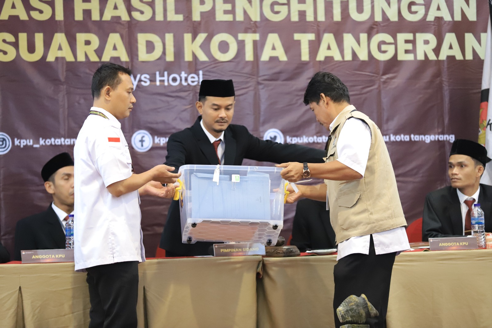 IMG-rapat-pleno-rekapitulasi-suara-tingkat-kota-tangerang-resmi-dibuka