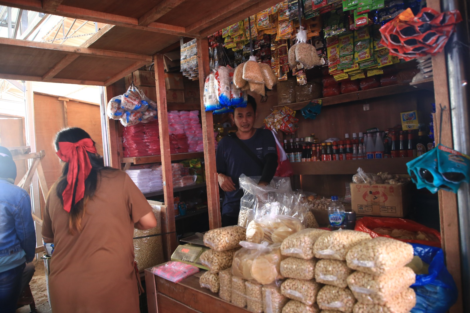 IMG-pasar-anyar-kota-tangerang-berangsur-kosong-pedagang-mulai-aktif-jual-beli-ditempat-relokasi