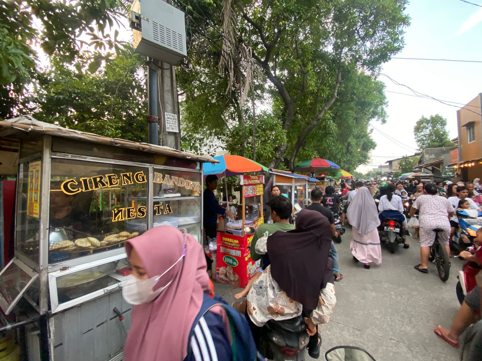 IMG-jalan-cemara-raya-perumnas-i-karawaci-surganya-kuliner-takjil-di-kota-tangerang