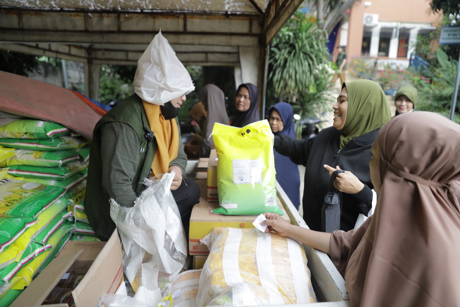 IMG-dkp-kota-tangerang-gelar-gerakan-pangan-murah-serentak-nasional