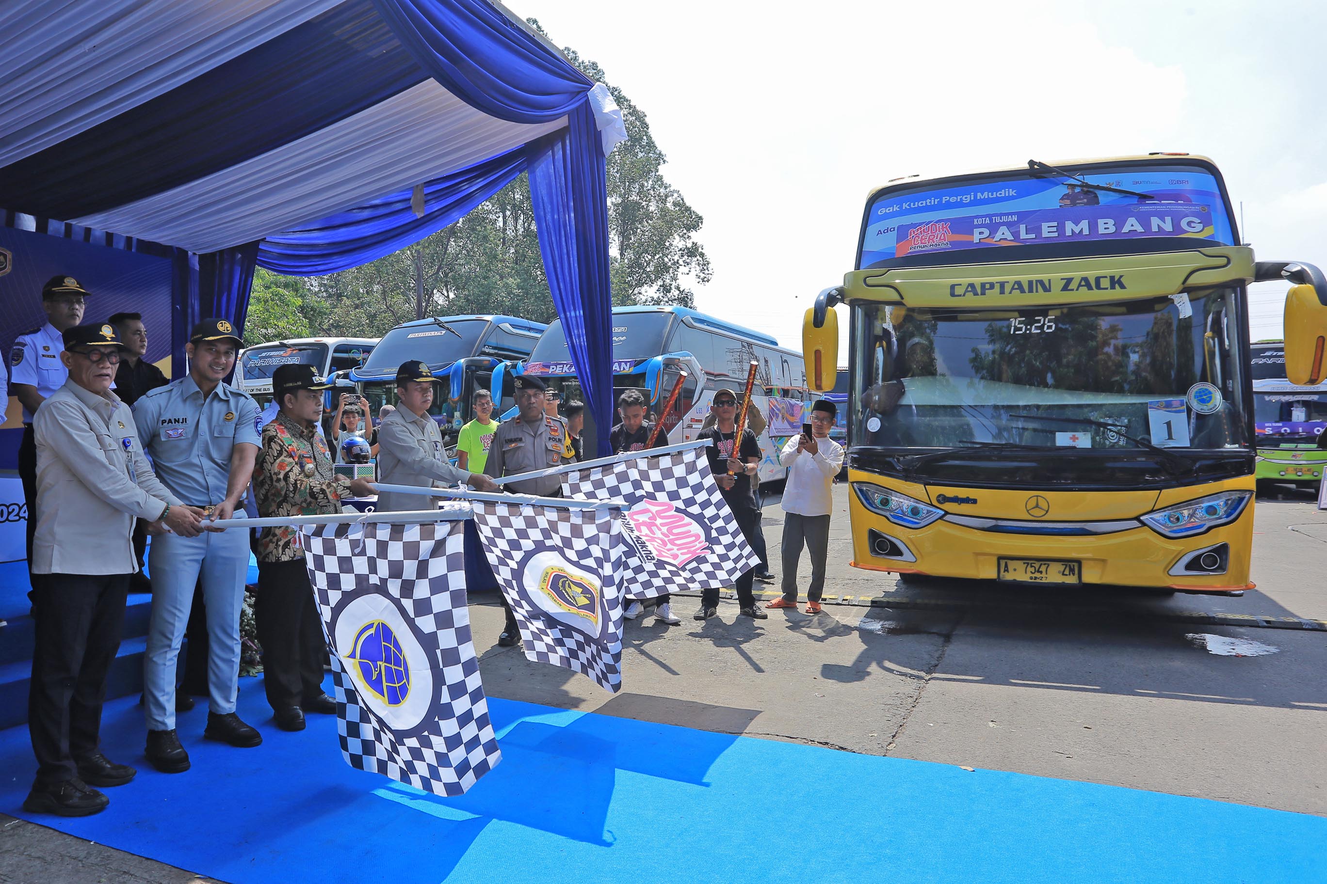 lepas-ribuan-pemudik-dr-nurdin-hati-hati-di-jalan-dan-selamat-berlebaran-di-kampung-halaman