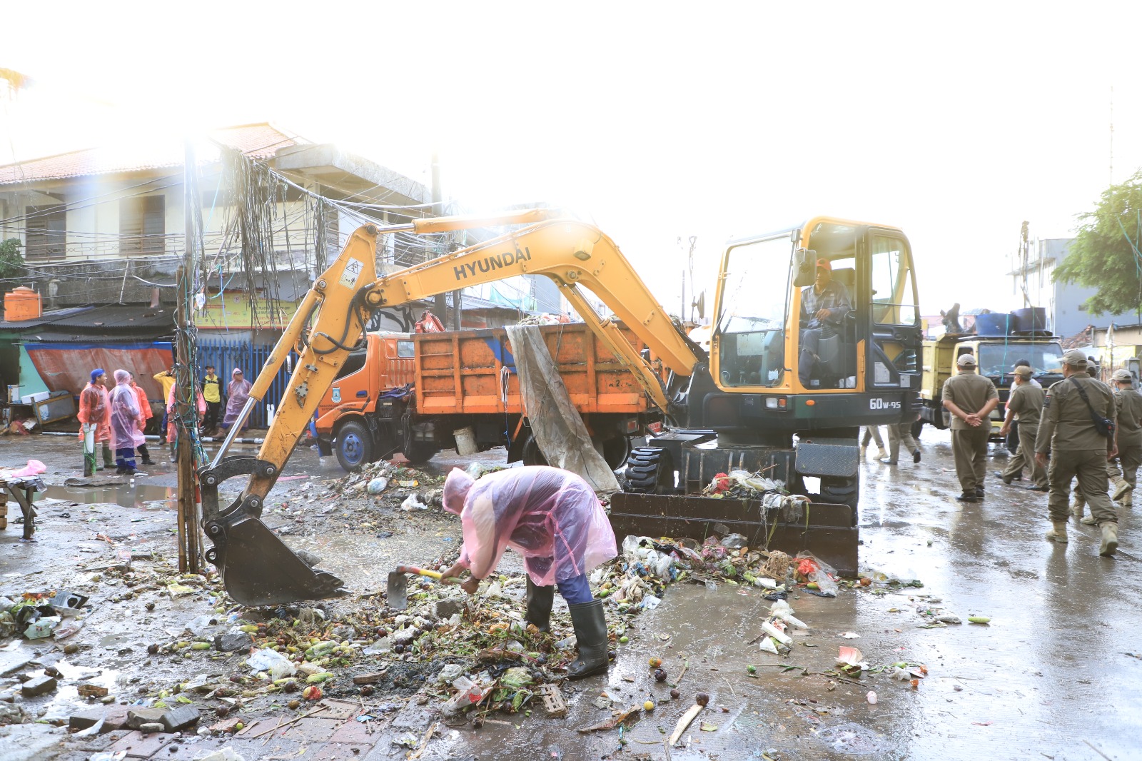 IMG-pemkot-tangerang-gelar-operasi-pembersihan-pasar-jelang-idulfitri-1445-hijriah