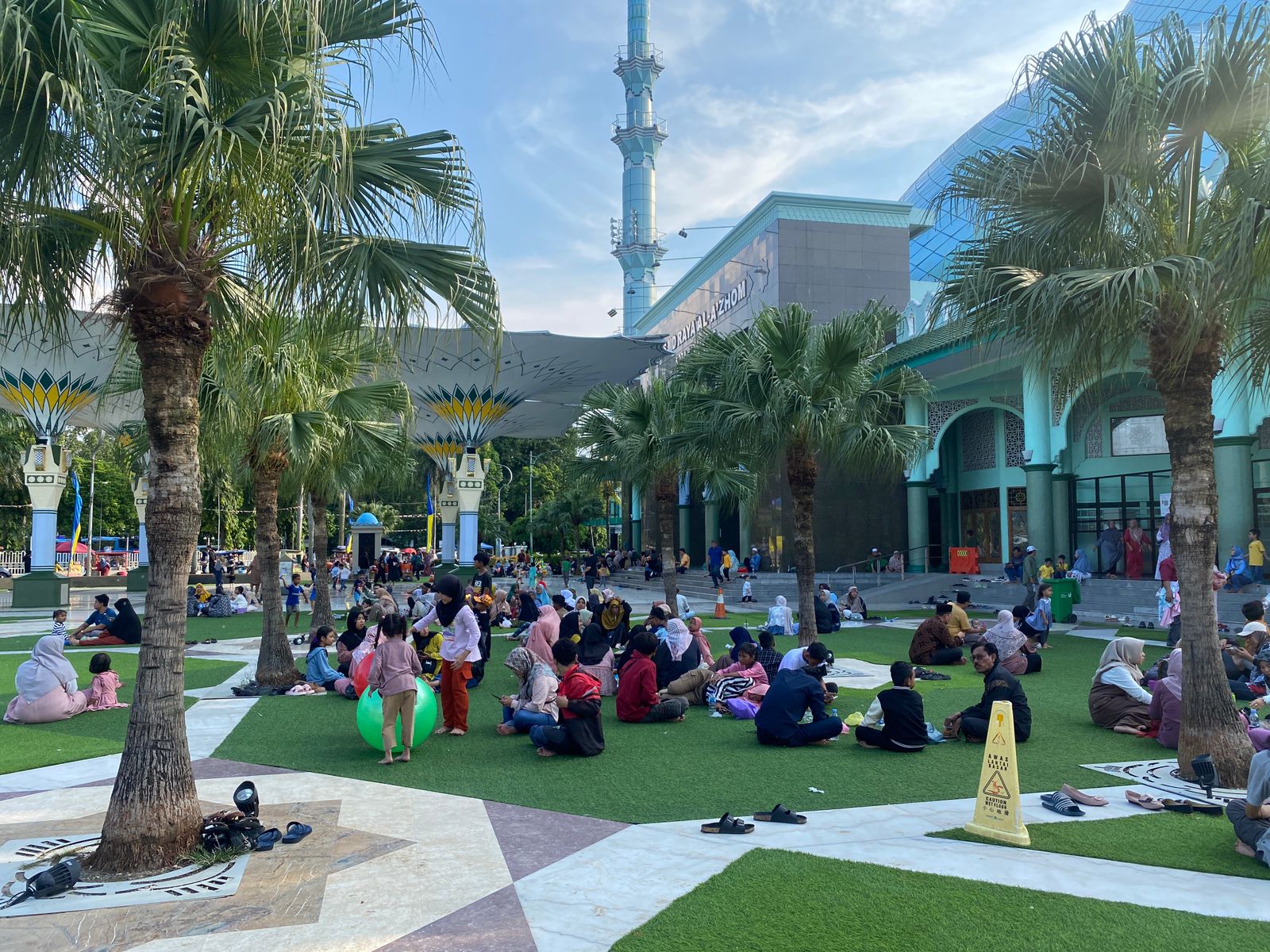 masjid-raya-al-a-zhom-kota-tangerang-destinasi-favorit-wisatawan-saat-libur-lebaran