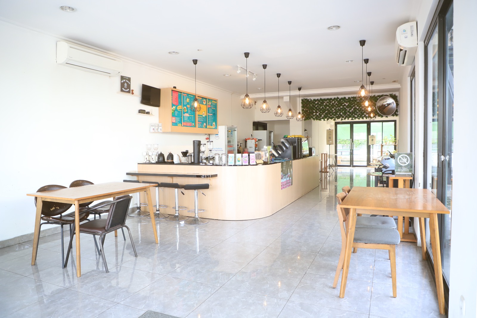 IMG-tuju-tuju-coffee-tempat-ngopi-nyaman-di-kota-tangerang