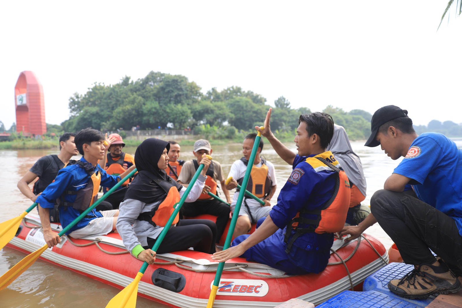 petugas-ambulans-dinkes-kota-tangerang-dibekali-pelatihan-water-rescue