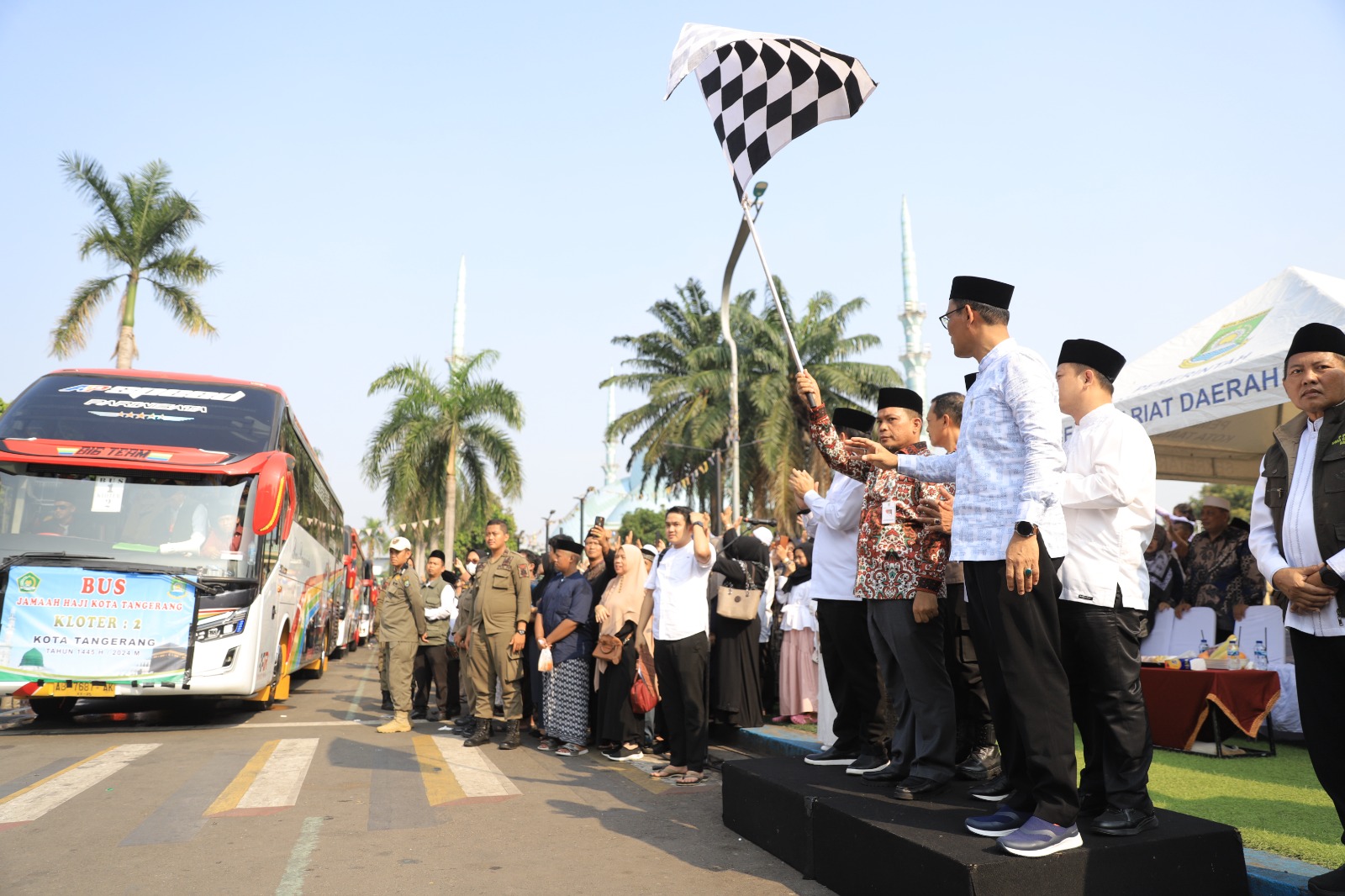 1-762-jemaah-haji-kota-tangerang-resmi-diberangkatkan-ke-tanah-suci